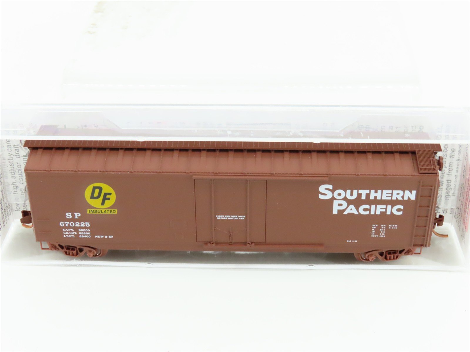 N Scale Micro-Trains MTL 32380 SP Southern Pacific 50' Plug Door Box Car #670225