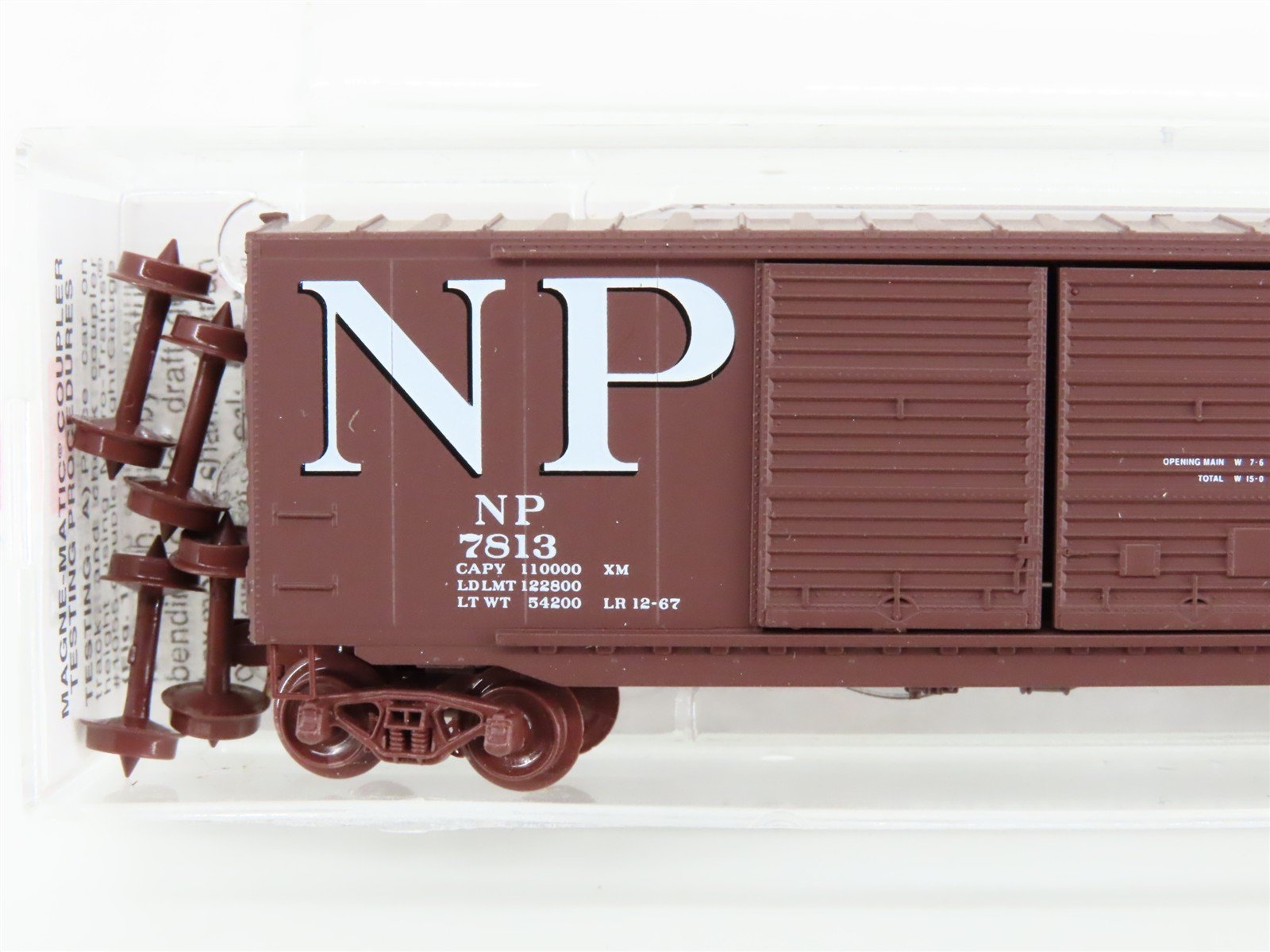 N Scale Micro-Trains MTL 37050 NP Northern Pacific 50' Double Door Box Car #7813