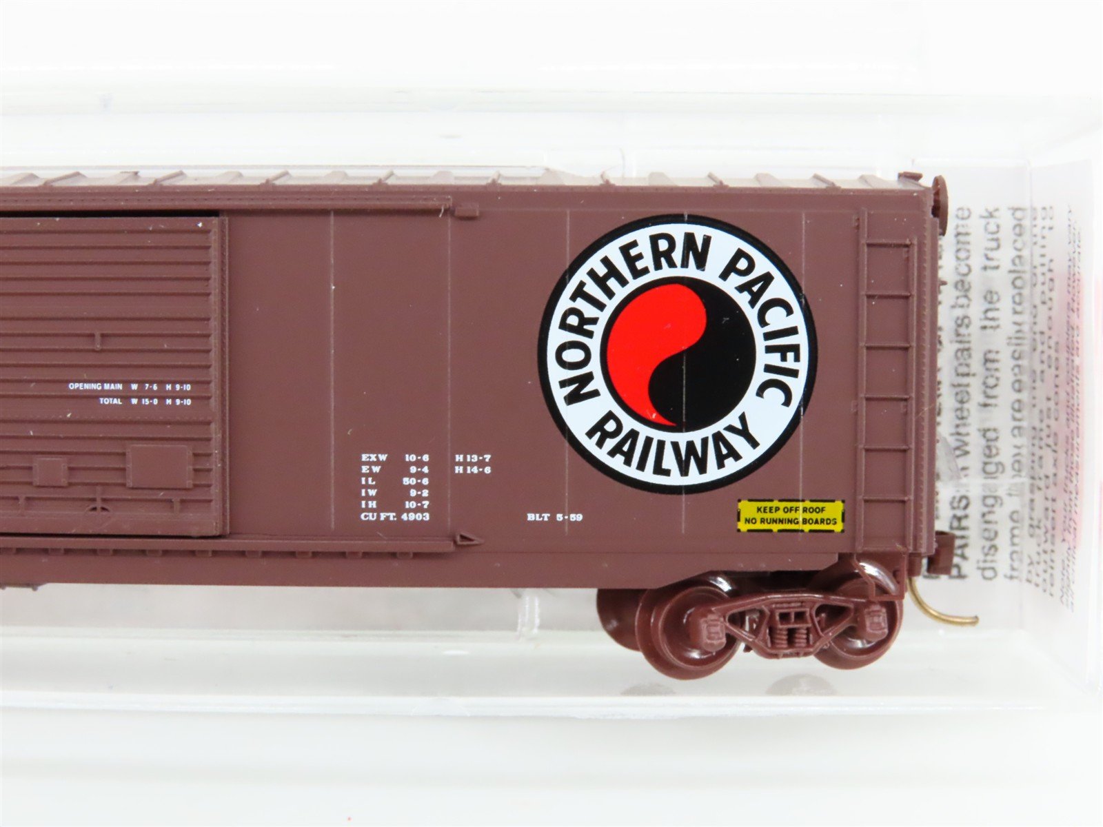 N Scale Micro-Trains MTL 37050 NP Northern Pacific 50' Double Door Box Car #7813