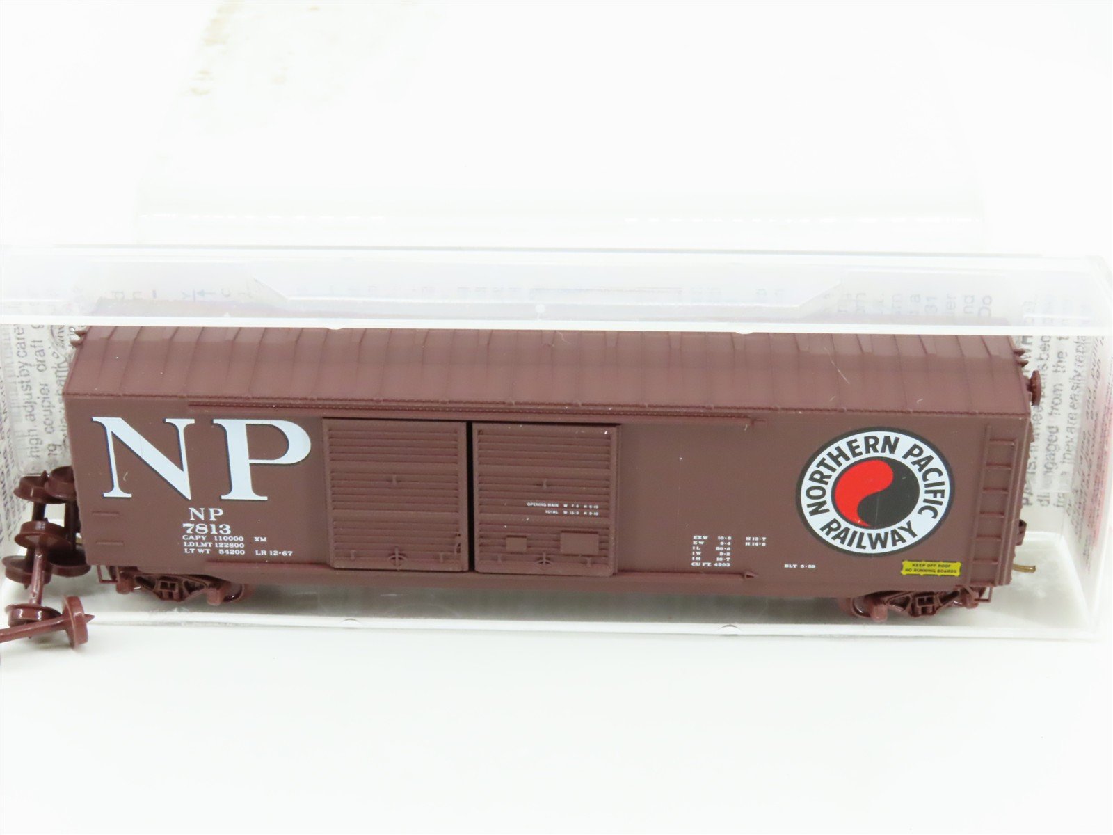 N Scale Micro-Trains MTL 37050 NP Northern Pacific 50' Double Door Box Car #7813