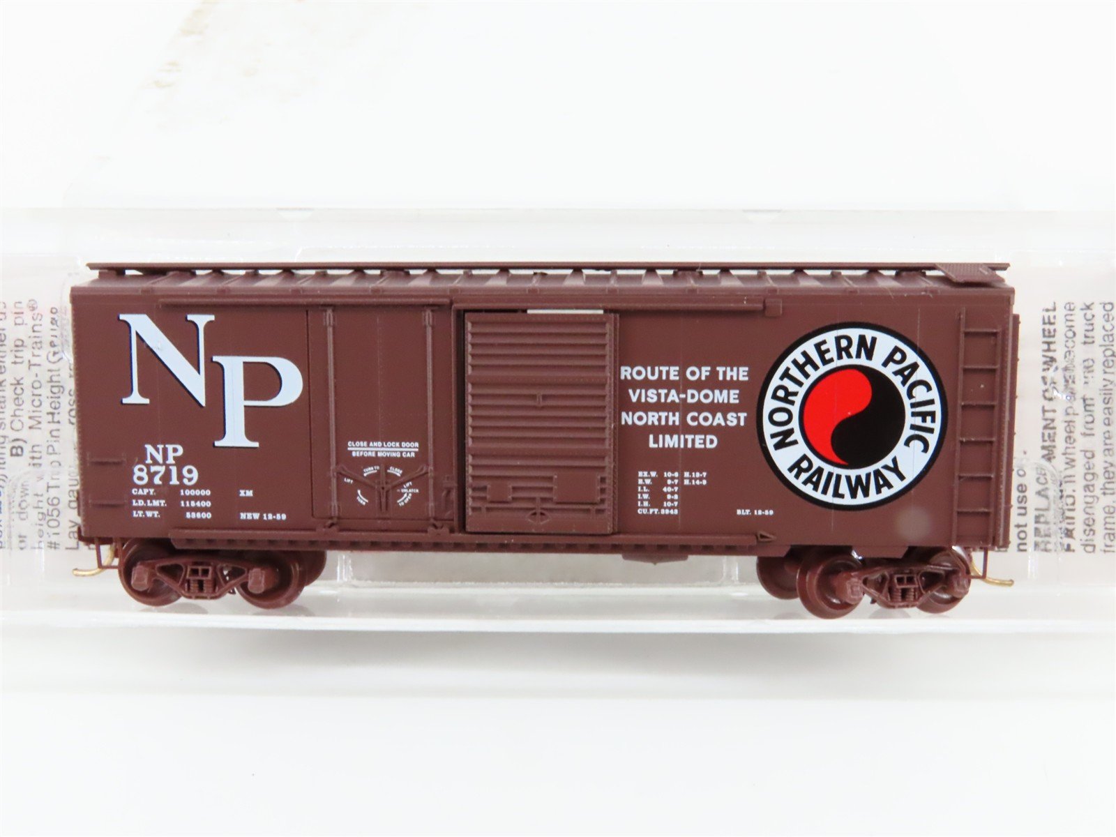 N Scale Micro-Trains MTL 22040 NP Northern Pacific Railway 40' Box Car #8719