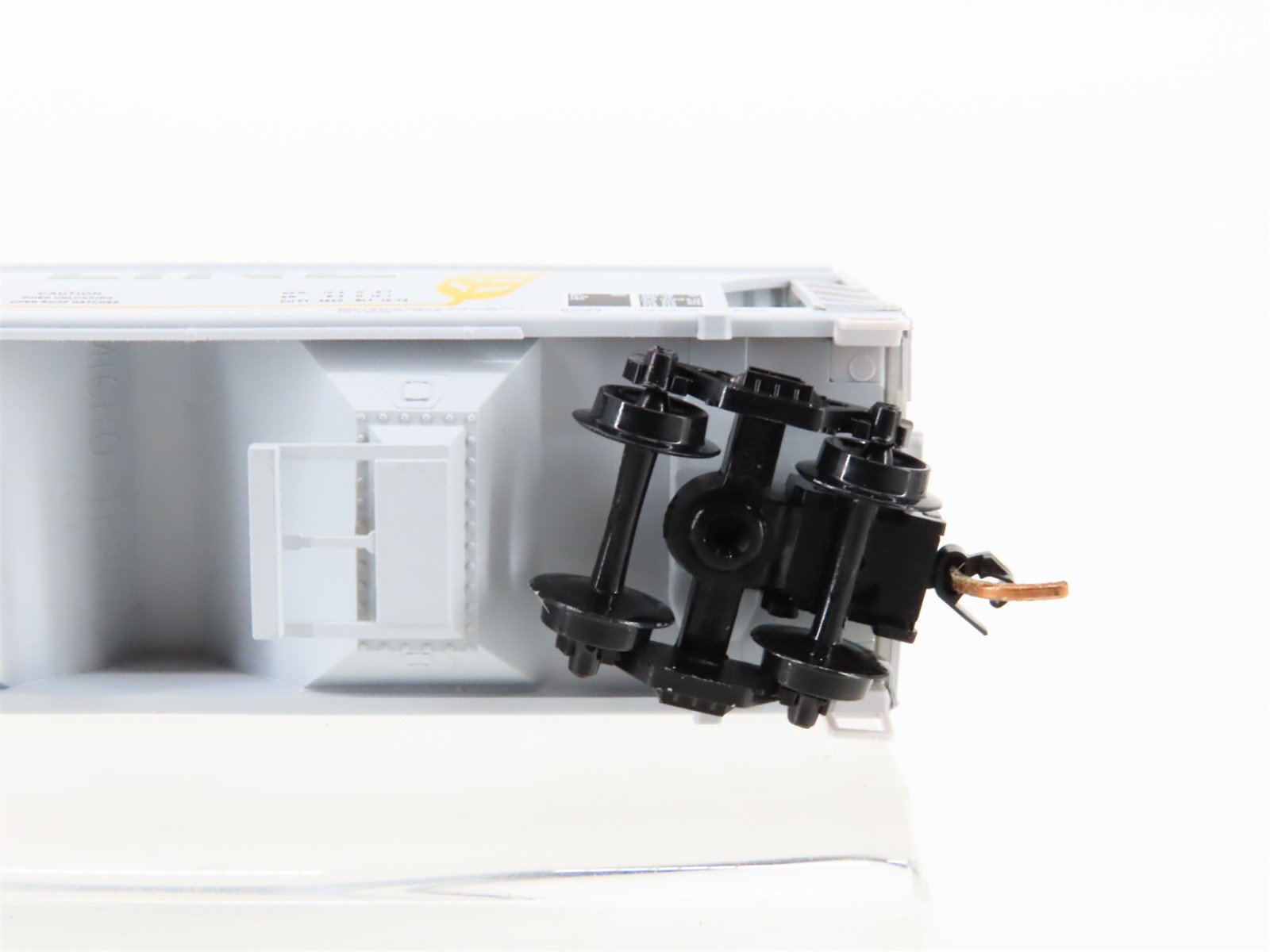 N Scale Micro-Trains MTL 94150 SOO Line 3-Bay Center Flow Covered Hopper #73465