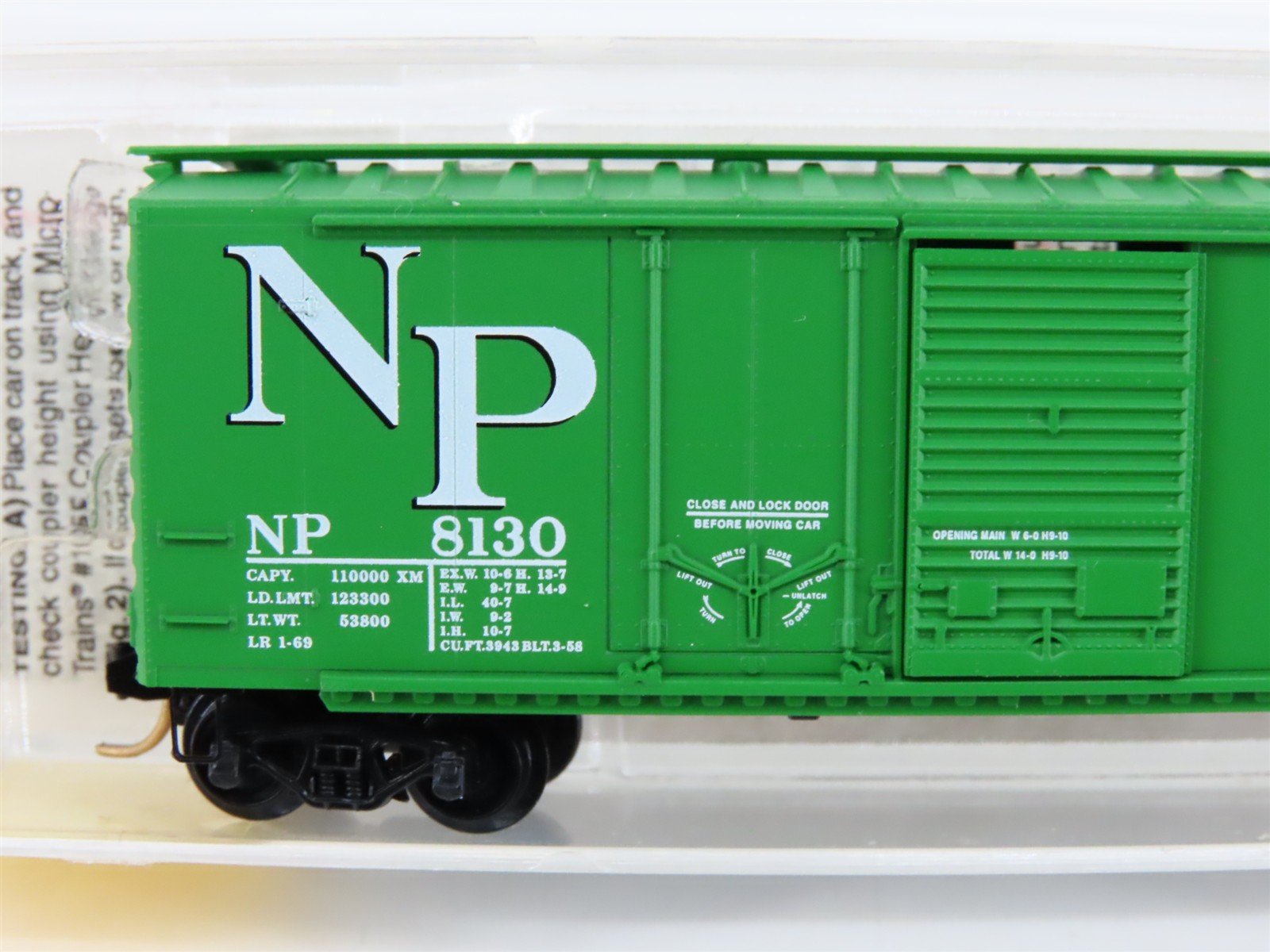 N Scale Micro-Trains MTL 22090 NP Northern Pacific Railway 40' Box Car #8130