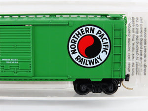 N Scale Micro-Trains MTL 22090 NP Northern Pacific Railway 40' Box Car #8130