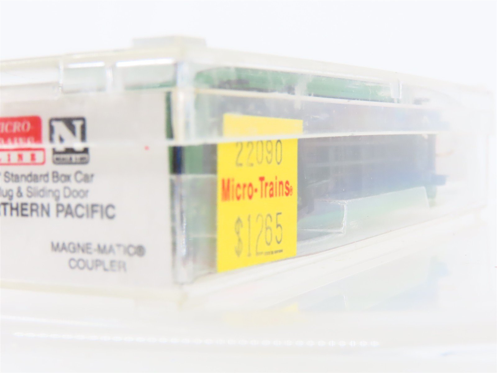 N Scale Micro-Trains MTL 22090 NP Northern Pacific Railway 40' Box Car #8130