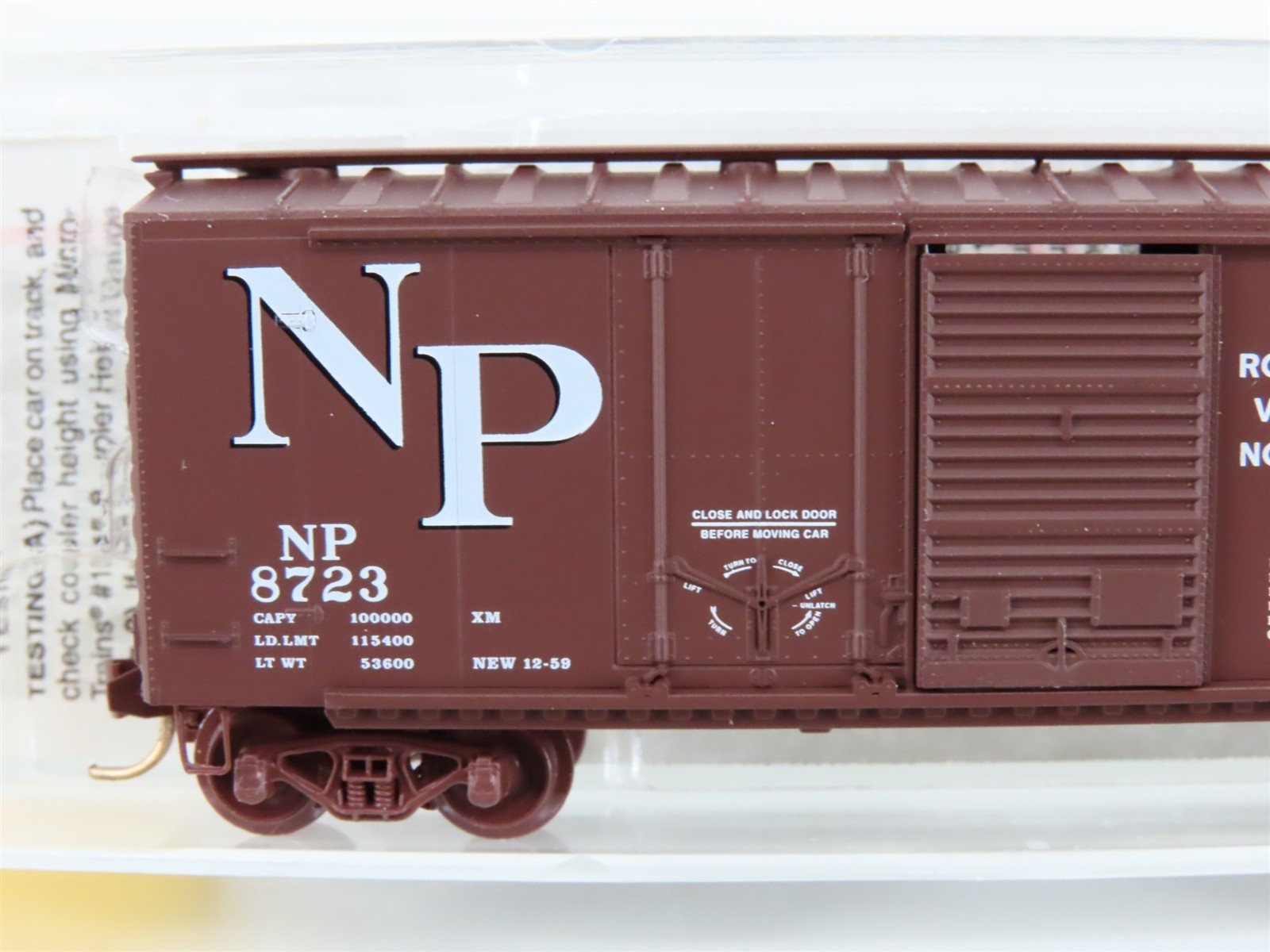 N Scale Micro-Trains MTL 22040 NP Northern Pacific Railway 40' Box Car #8723