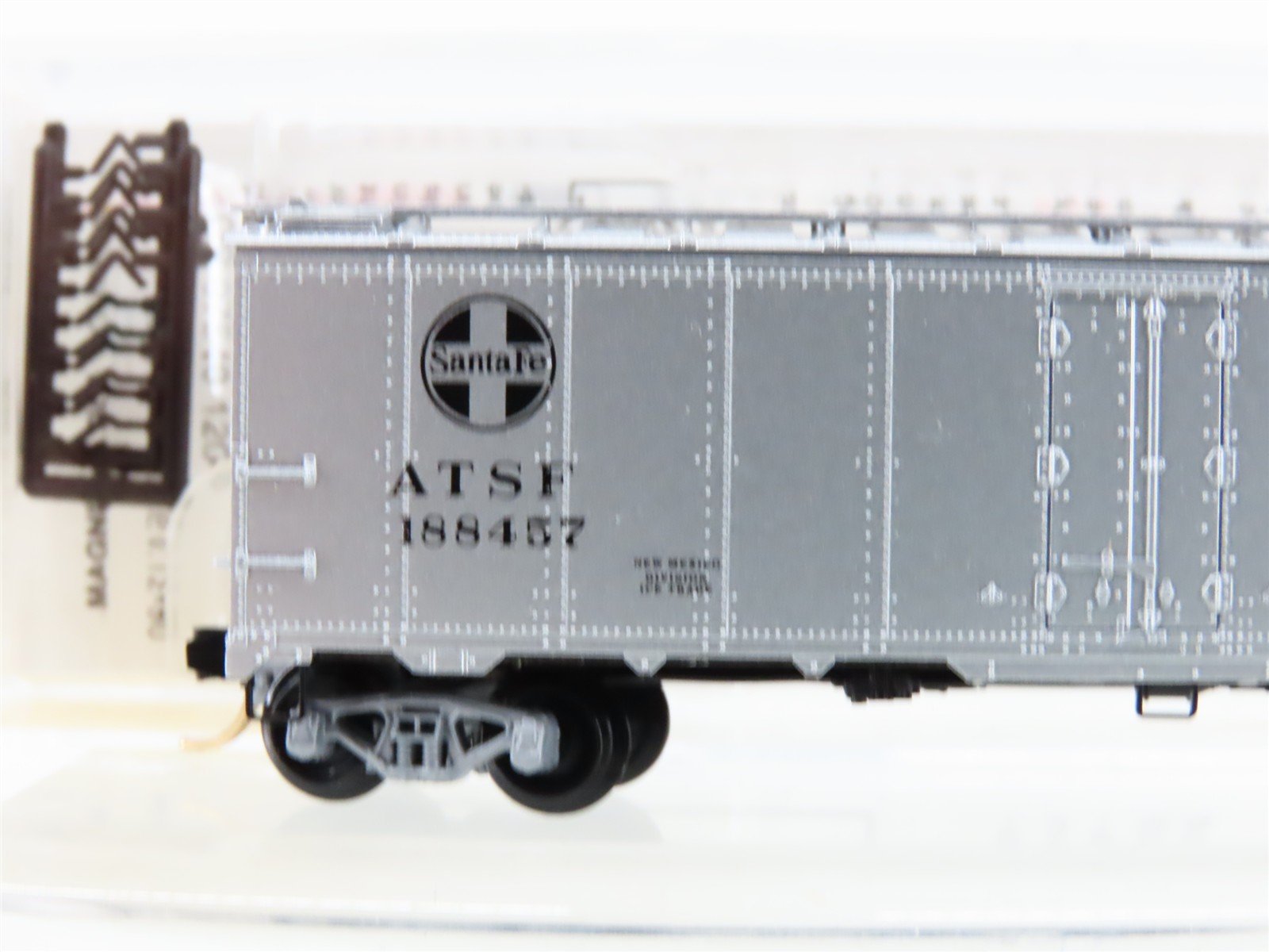 N Scale Micro-Trains MTL 59030 ATSF Santa Fe 40' Steel Side Ice Reefer #188457