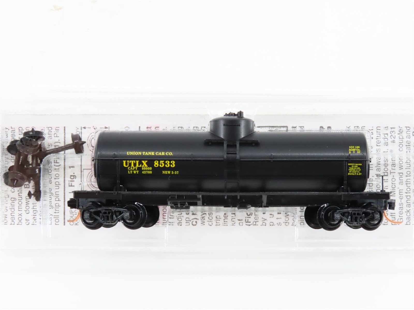 N Scale Micro-Trains MTL 65060 UTLX Union Tank Car Company 39' Tank Car #8533