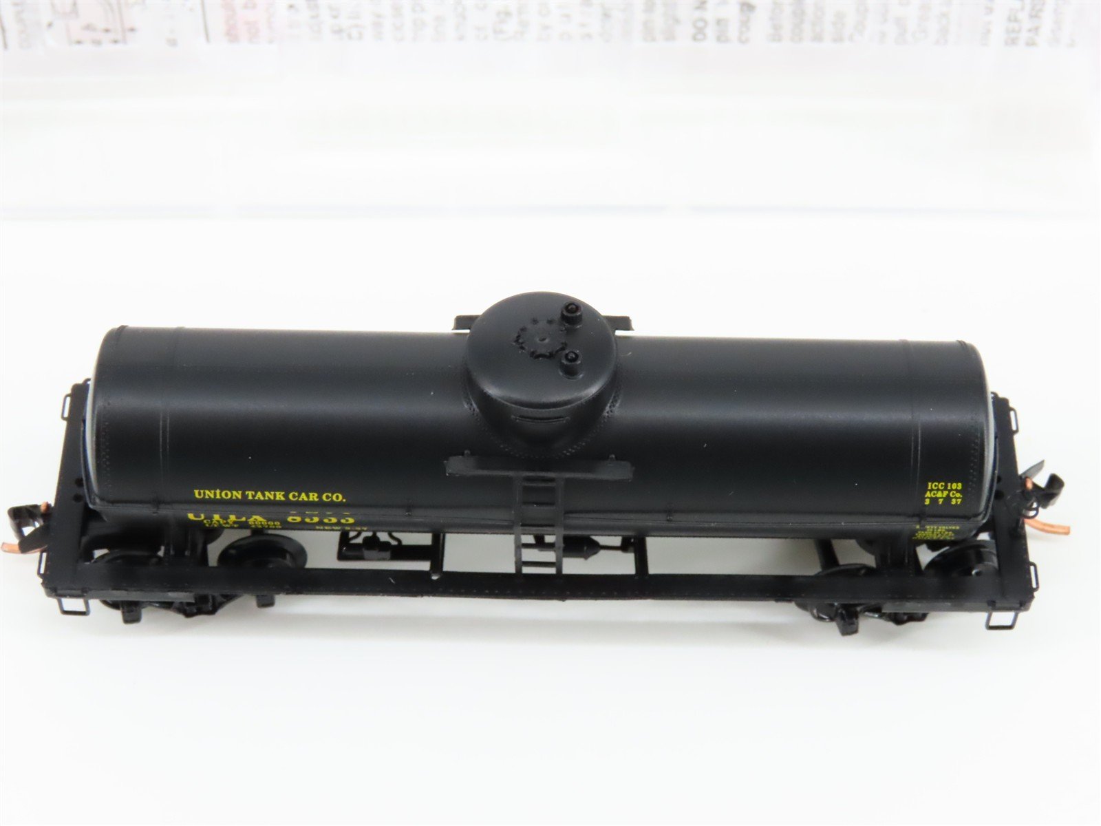 N Scale Micro-Trains MTL 65060 UTLX Union Tank Car Company 39' Tank Car #8533