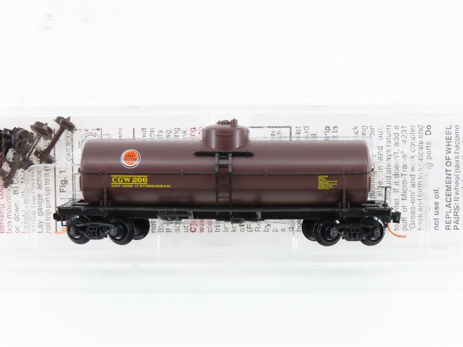 N Scale Micro-Trains MTL 65320 CGW Chicago Great Western 39' Tank Car #266