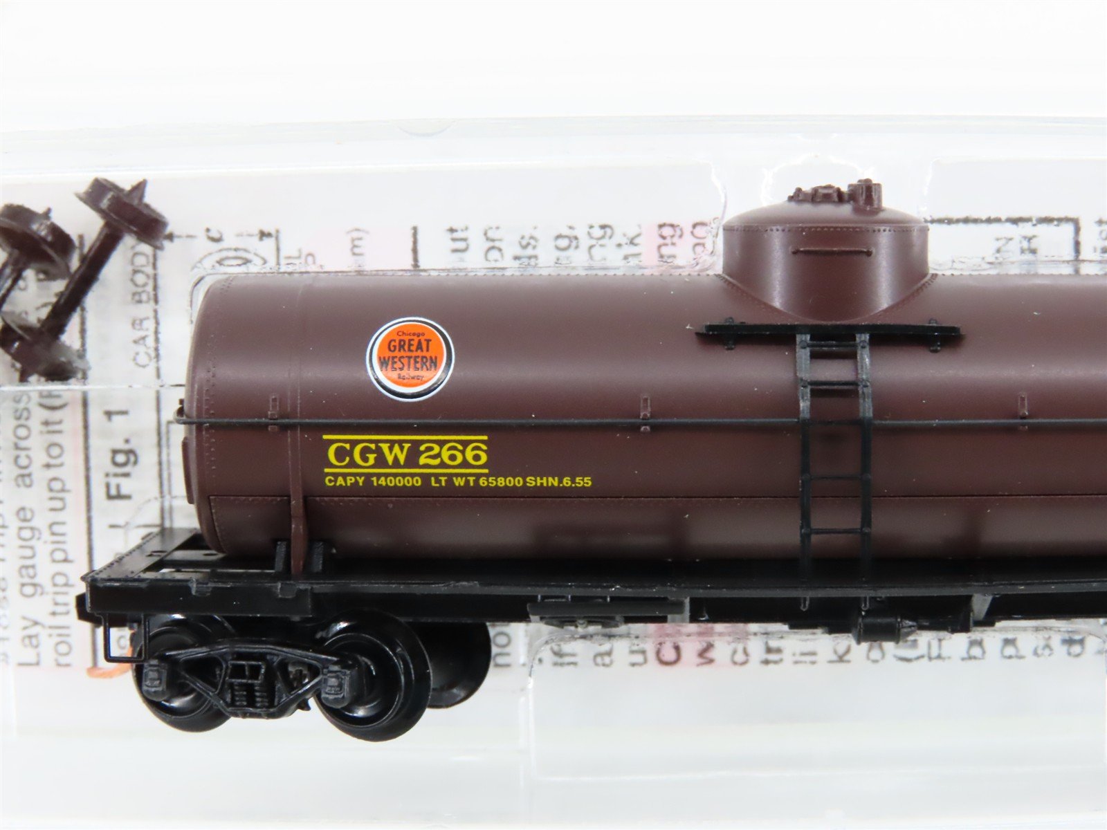 N Scale Micro-Trains MTL 65320 CGW Chicago Great Western 39' Tank Car #266