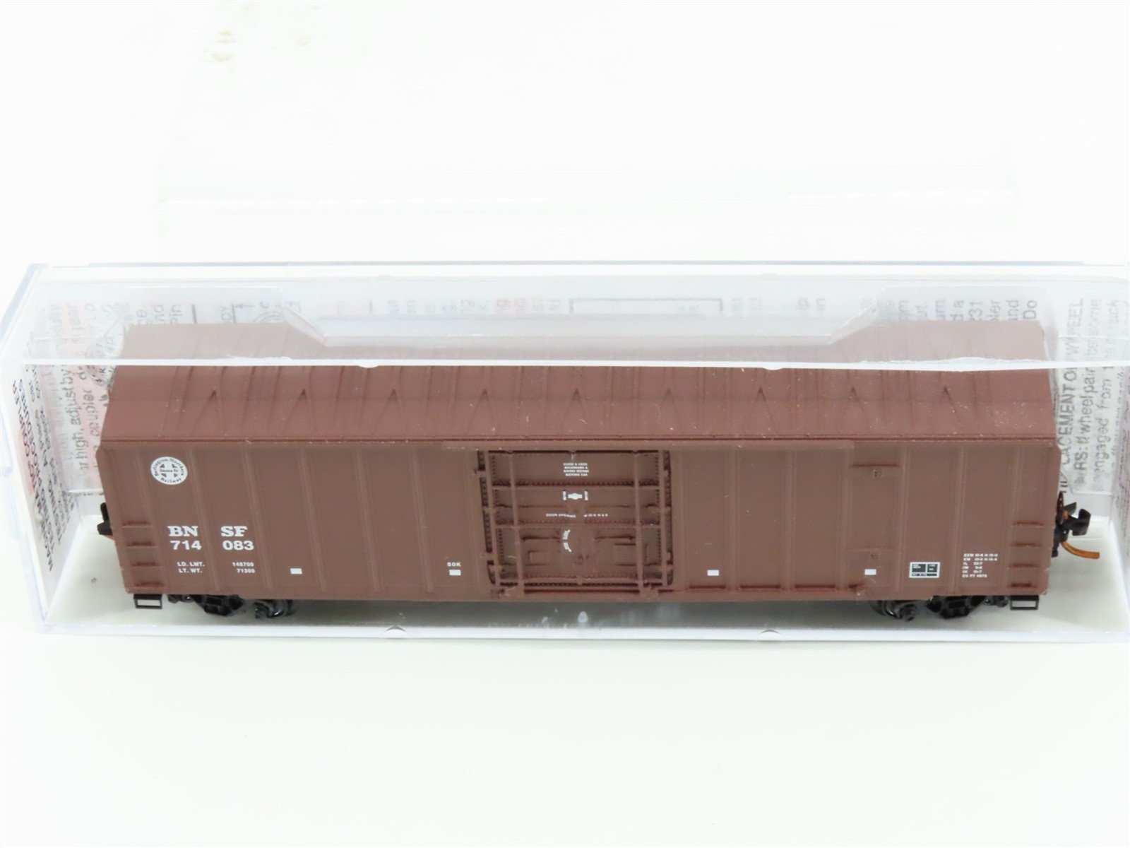 N Scale Micro-Trains MTL 02700300 BNSF Railway 50' Plug Door Box Car #714083