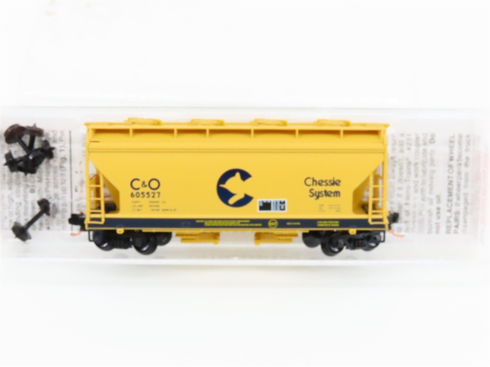 N Scale Micro-Trains MTL 92160 C&O Chessie System 2-Bay Covered Hopper #605527