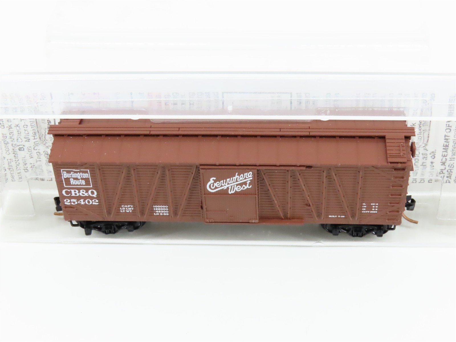 N Scale Micro-Trains MTL 28150 CB&Q Burlington Route 40' Box Car #25402