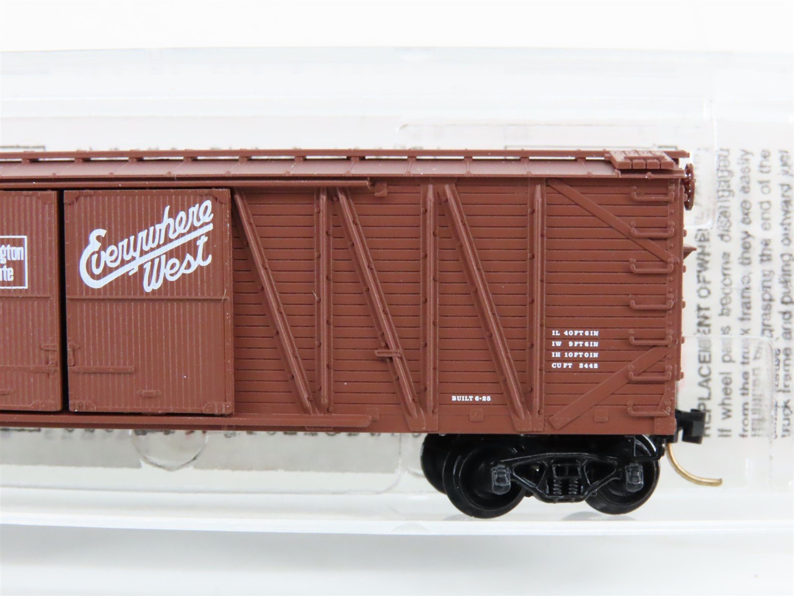 N Scale Micro-Trains MTL 29060 CB&Q Burlington Route 40' Box Car #11106