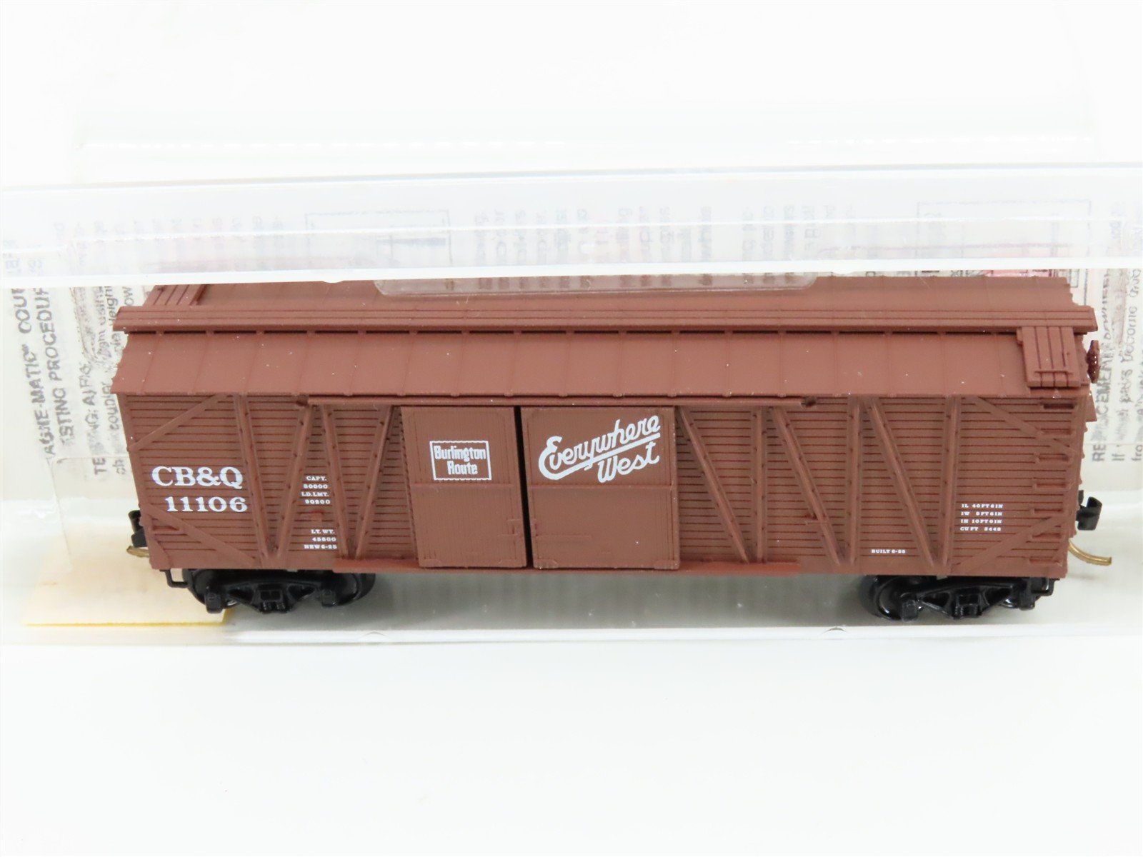 N Scale Micro-Trains MTL 29060 CB&Q Burlington Route 40' Box Car #11106
