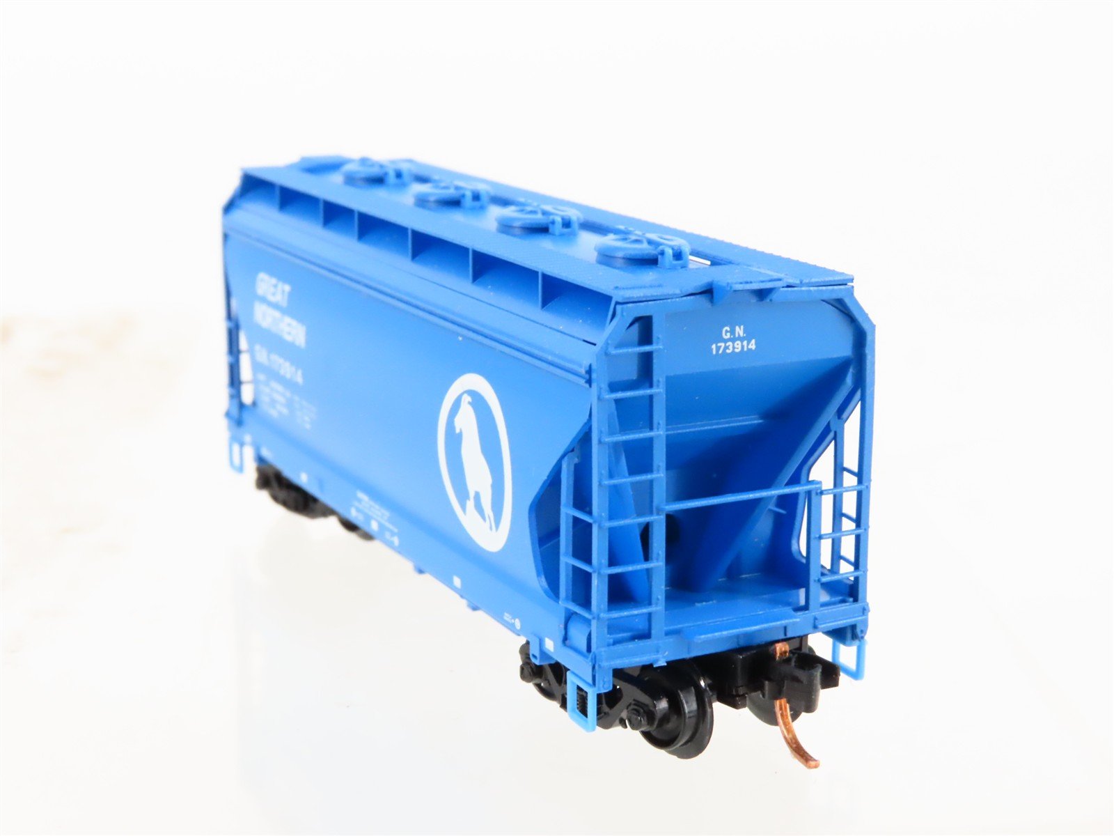 N Scale Micro-Trains MTL 09200210 GN Great Northern 2-Bay Covered Hopper #173914