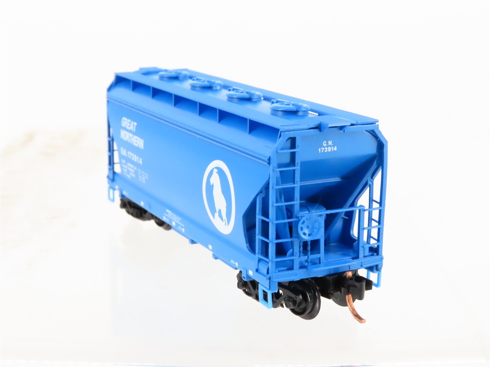 N Scale Micro-Trains MTL 09200210 GN Great Northern 2-Bay Covered Hopper #173914