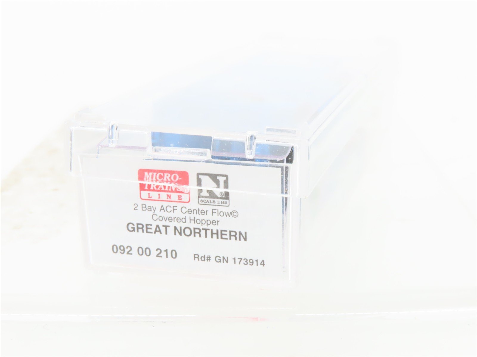 N Scale Micro-Trains MTL 09200210 GN Great Northern 2-Bay Covered Hopper #173914