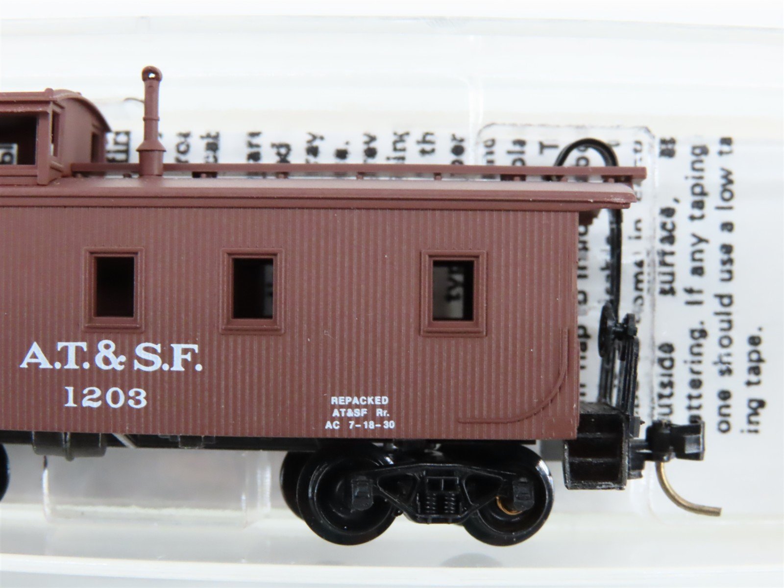 N Scale Micro-Trains MTL 51100 ATSF Santa Fe Railroad 34' Wood Caboose #1203