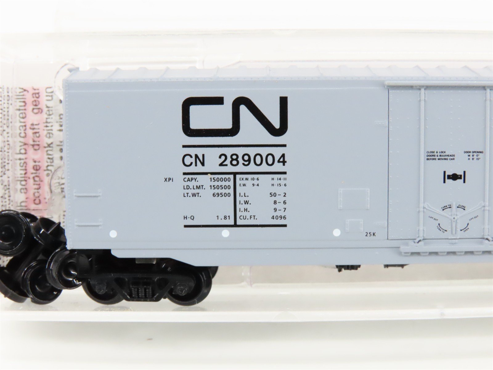 N Micro-Trains MTL 38330 CN Canadian National SuperTherm 50' Box Car #289004