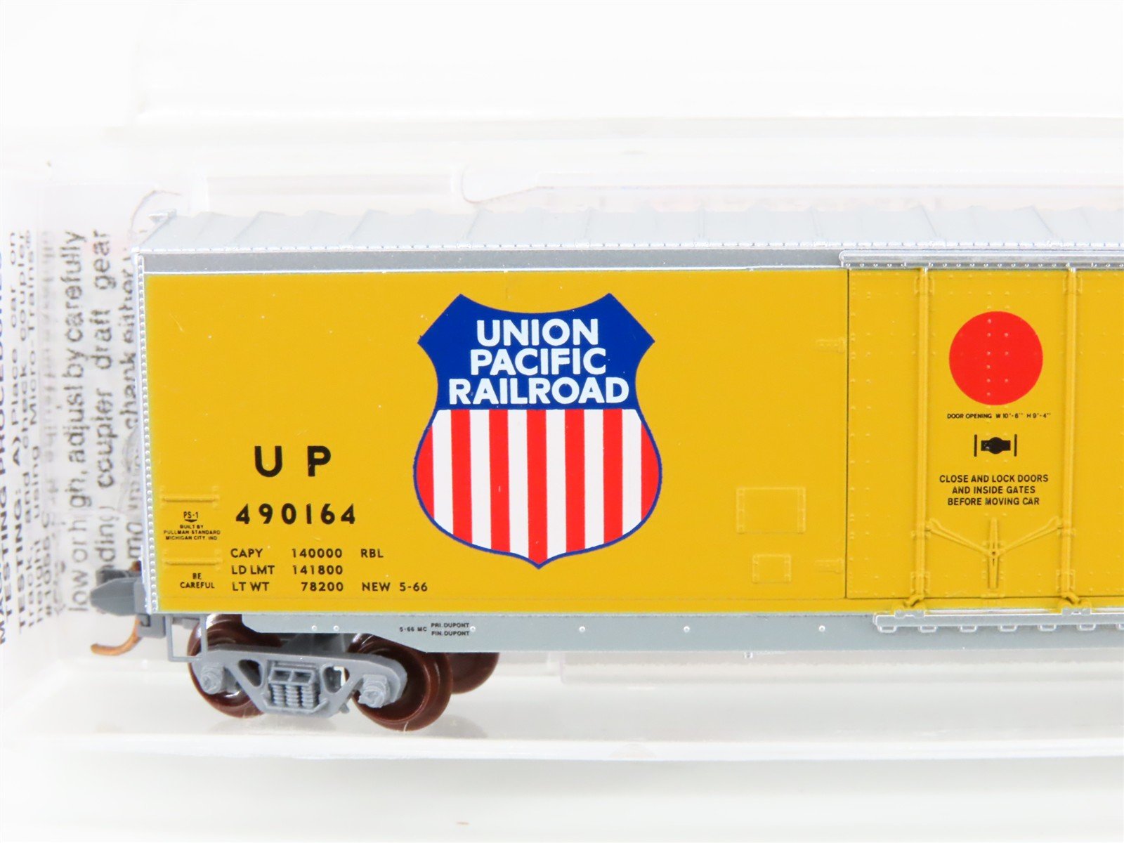 N Scale Micro-Trains MTL 38280 UP Union Pacific 50' Plug Door Box Car #490164