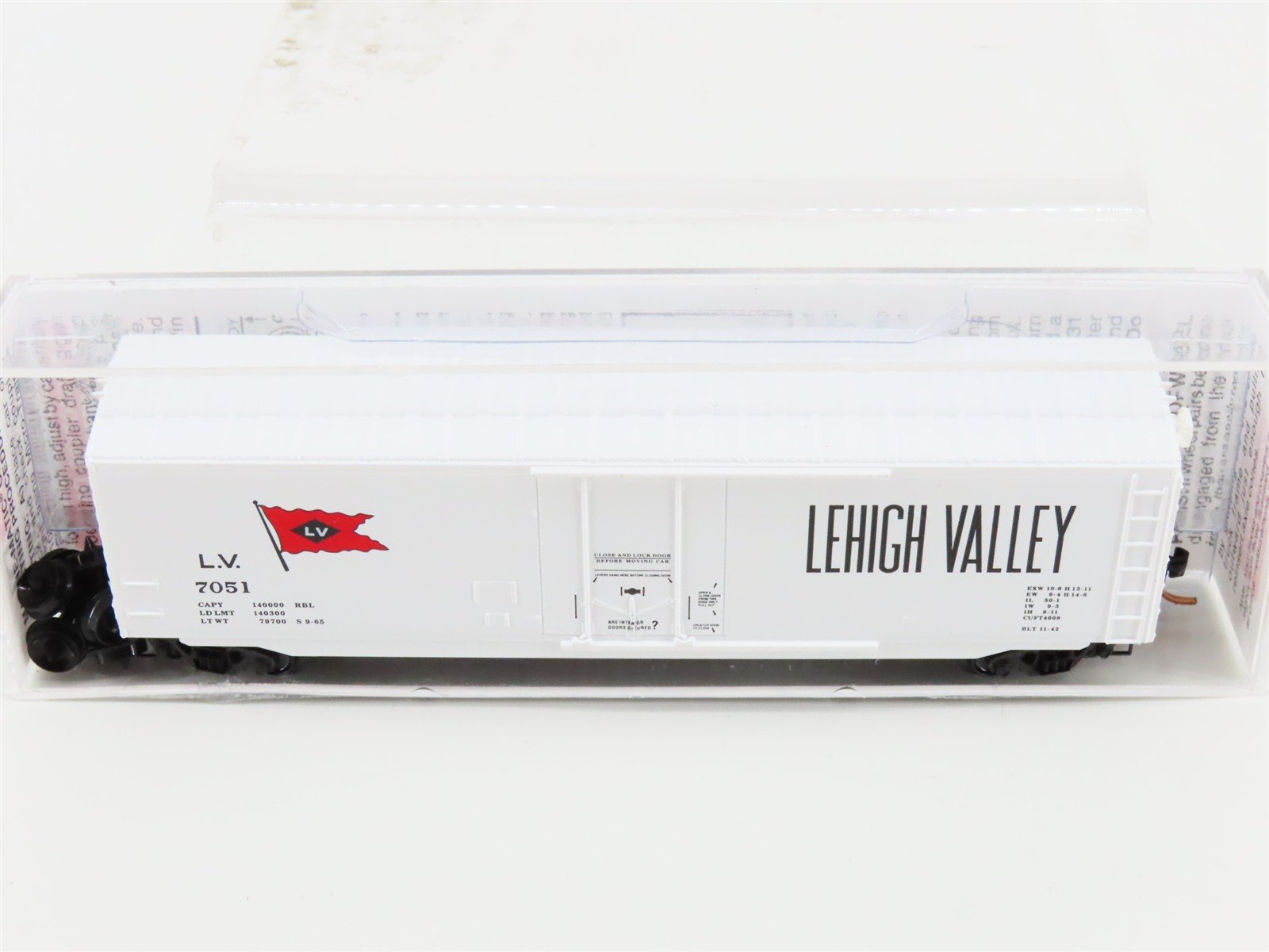 N Scale Micro-Trains MTL 38210 LV Lehigh Valley 50' Plug Door Box Car #7051
