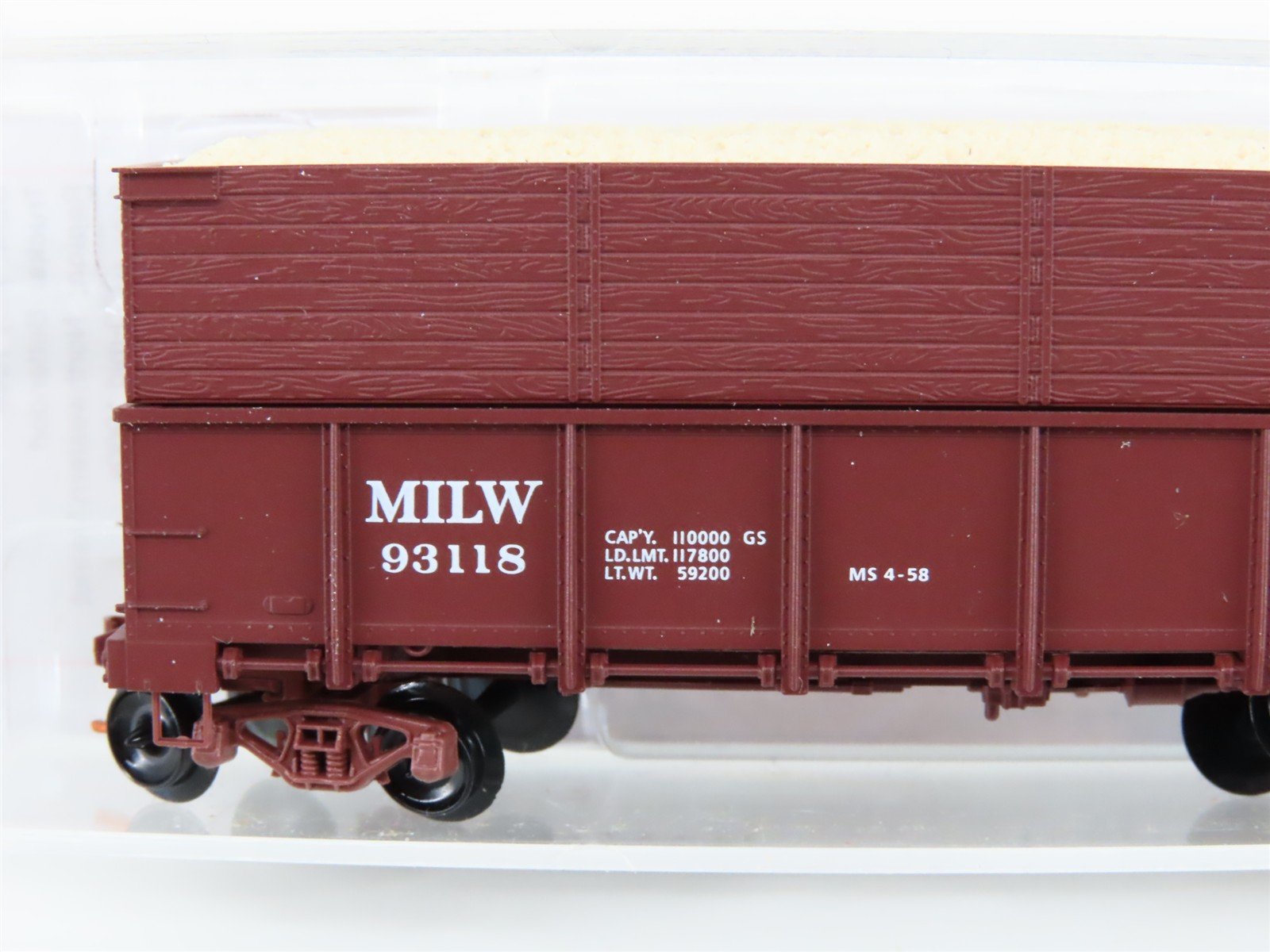 N Micro-Trains MTL 08400031 MILW 40' Gondola w/ Side Extensions #93118 w/ Load