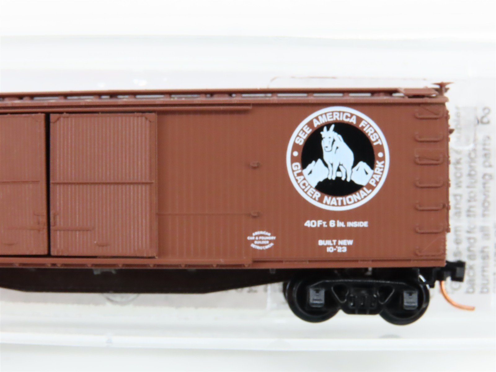 N Scale Micro-Trains MTL 41030 GN Glacier National Park 40' Box Car #38076