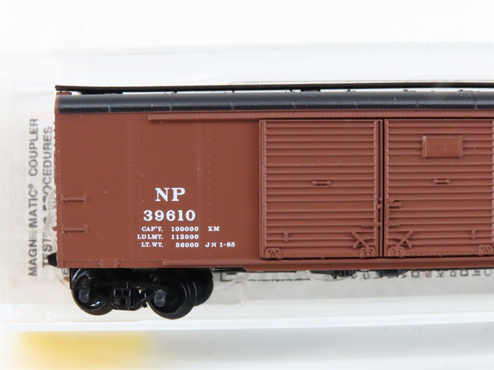 N Scale Micro-Trains MTL 79020 NP Northern Pacific 50' Wagon Top Box Car #39610
