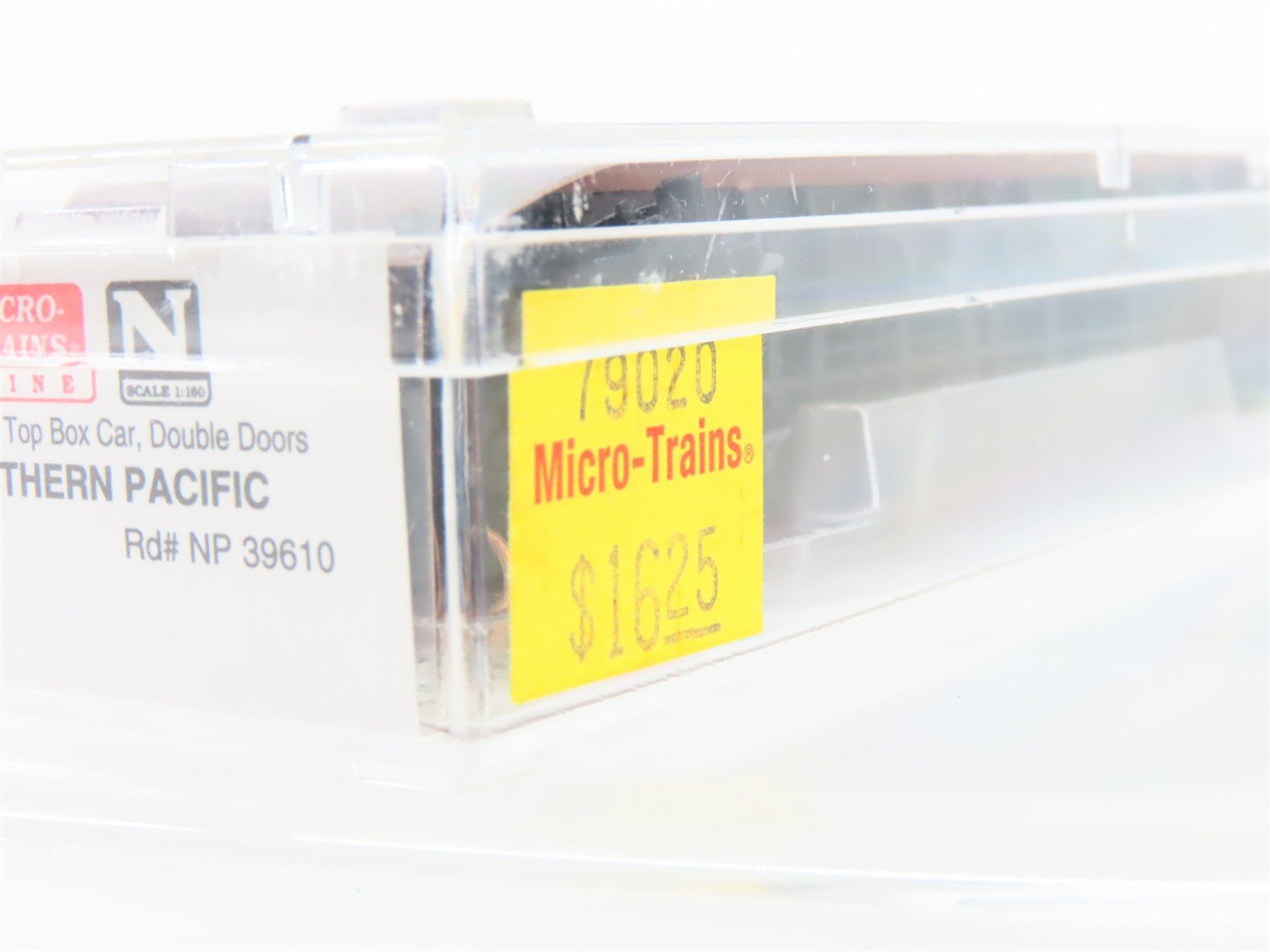 N Scale Micro-Trains MTL 79020 NP Northern Pacific 50' Wagon Top Box Car #39610