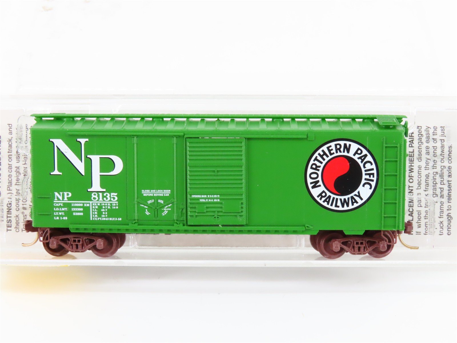 N Scale Micro-Trains MTL 22090 NP Northern Pacific 40' Box Car #8135
