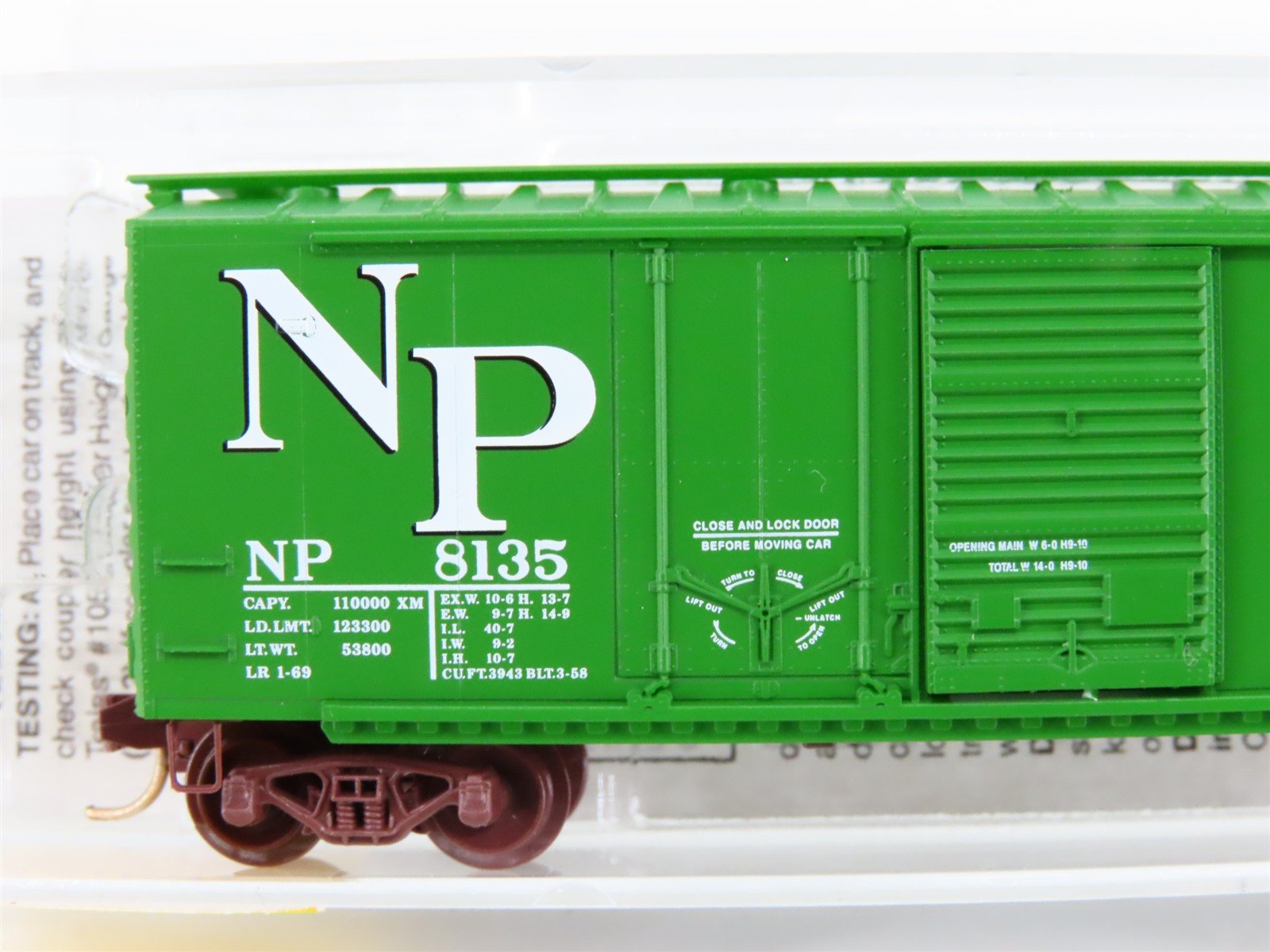 N Scale Micro-Trains MTL 22090 NP Northern Pacific 40' Box Car #8135