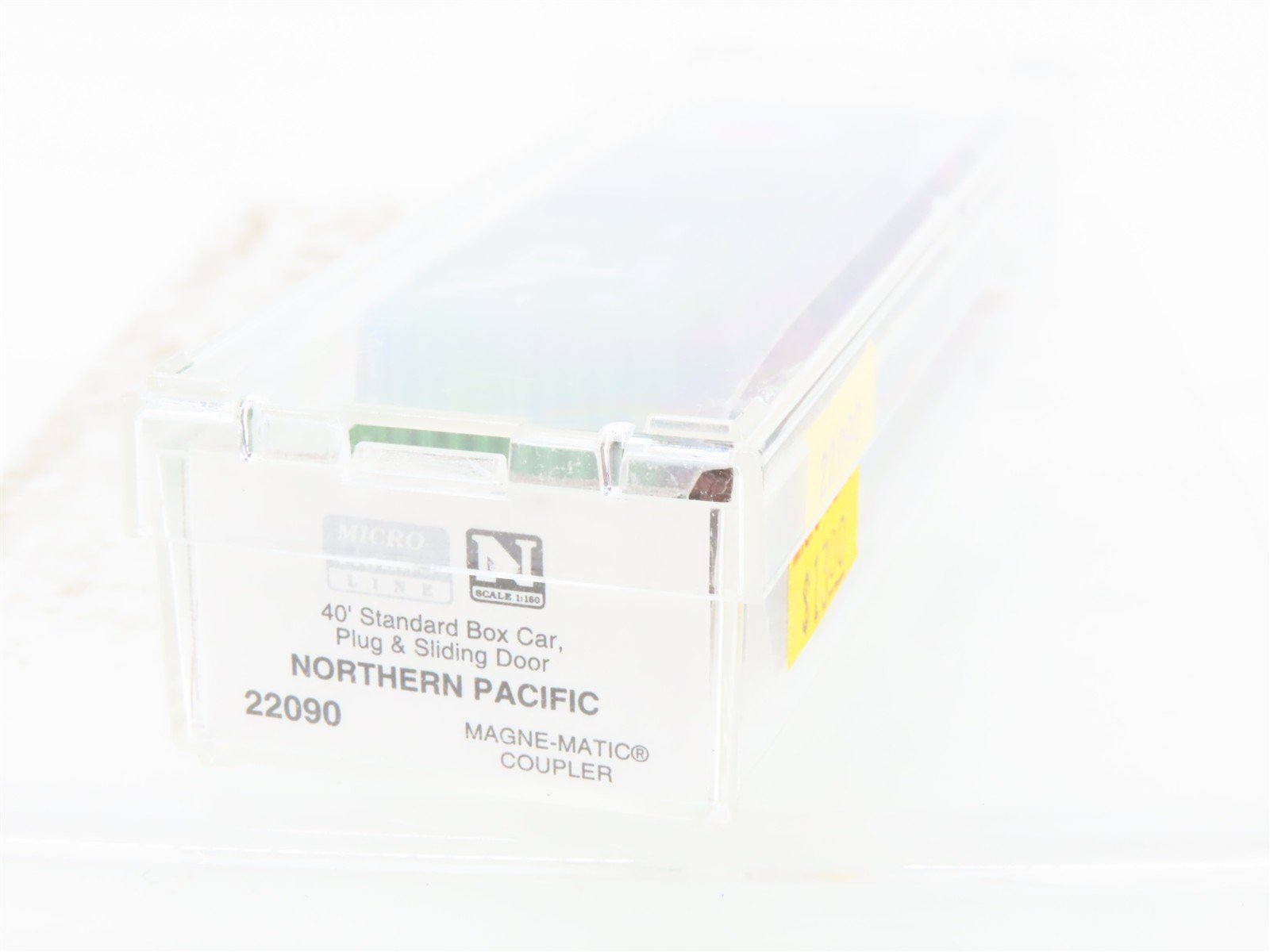N Scale Micro-Trains MTL 22090 NP Northern Pacific 40' Box Car #8135
