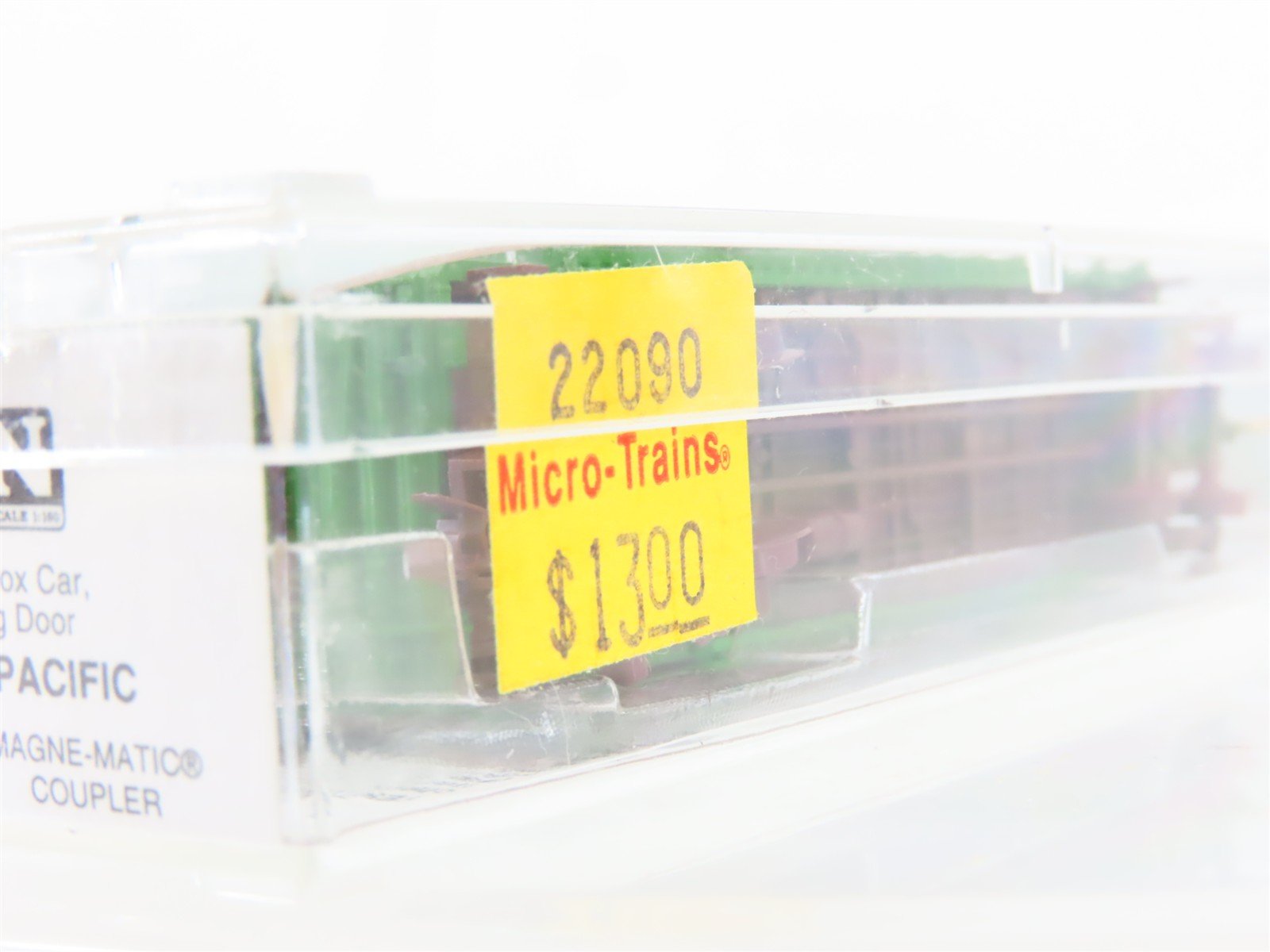 N Scale Micro-Trains MTL 22090 NP Northern Pacific 40' Box Car #8135