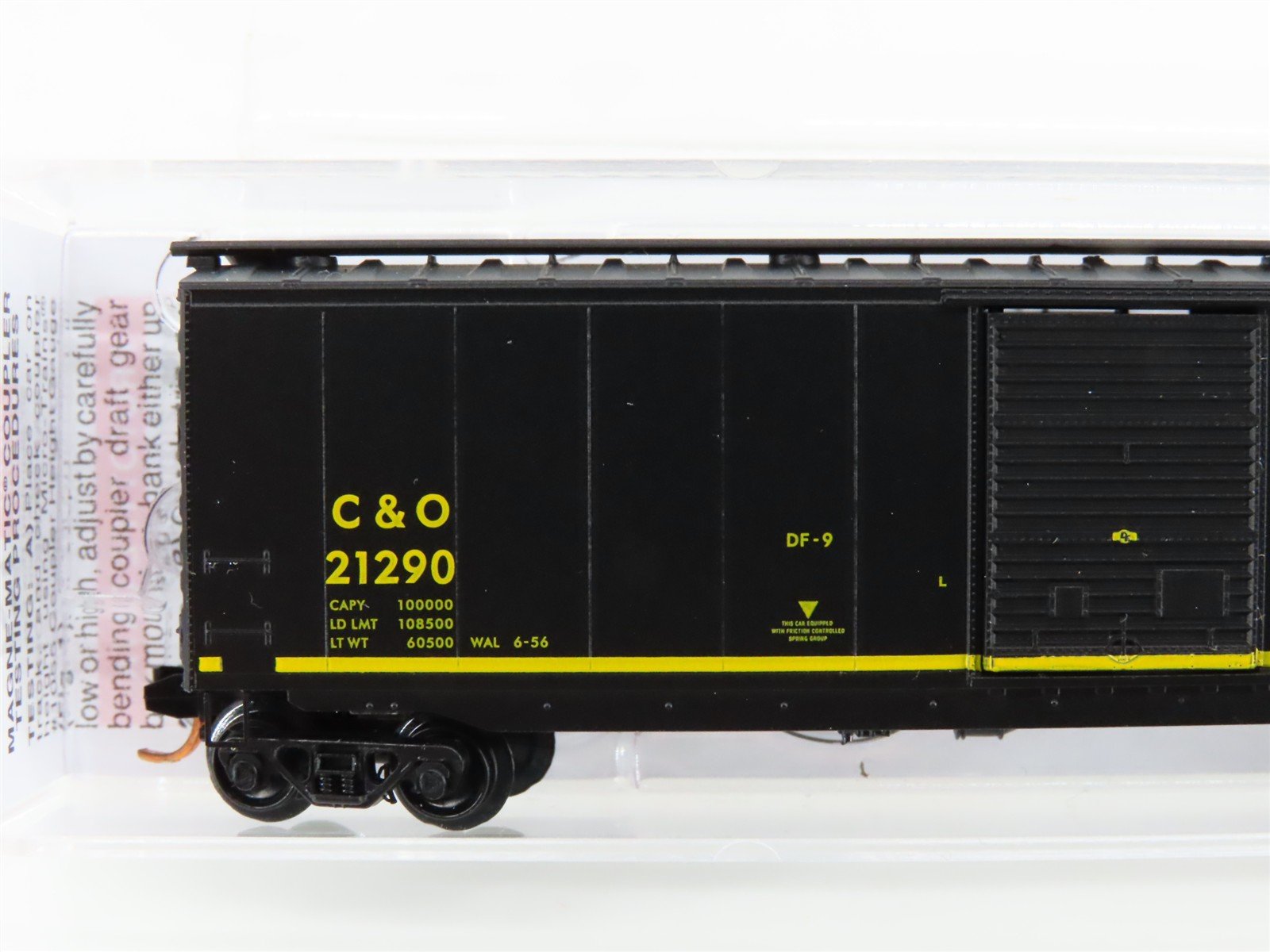 N Scale Micro-Trains MTL 03100071 C&O The Chessie Route 50' Box Car #21290