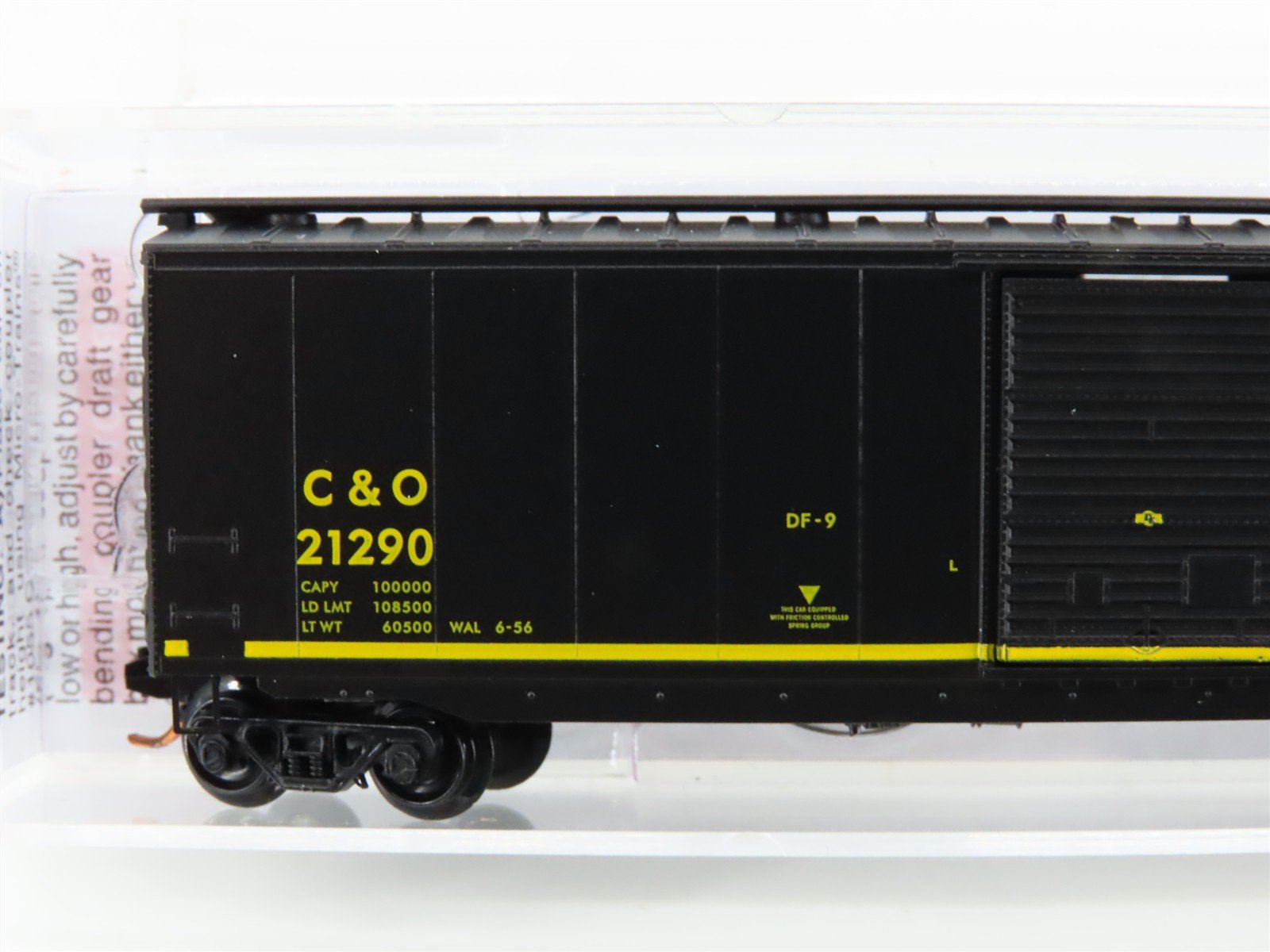 N Scale Micro-Trains MTL 03100071 C&O The Chessie Route 50' Box Car #21290