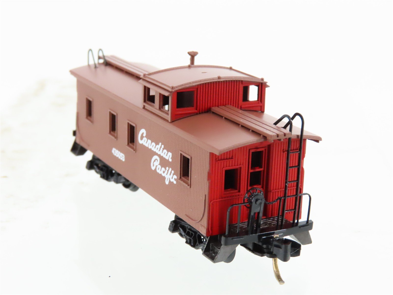 N Scale Micro-Trains MTL 51010 CP Canadian Pacific 34' Caboose #435053