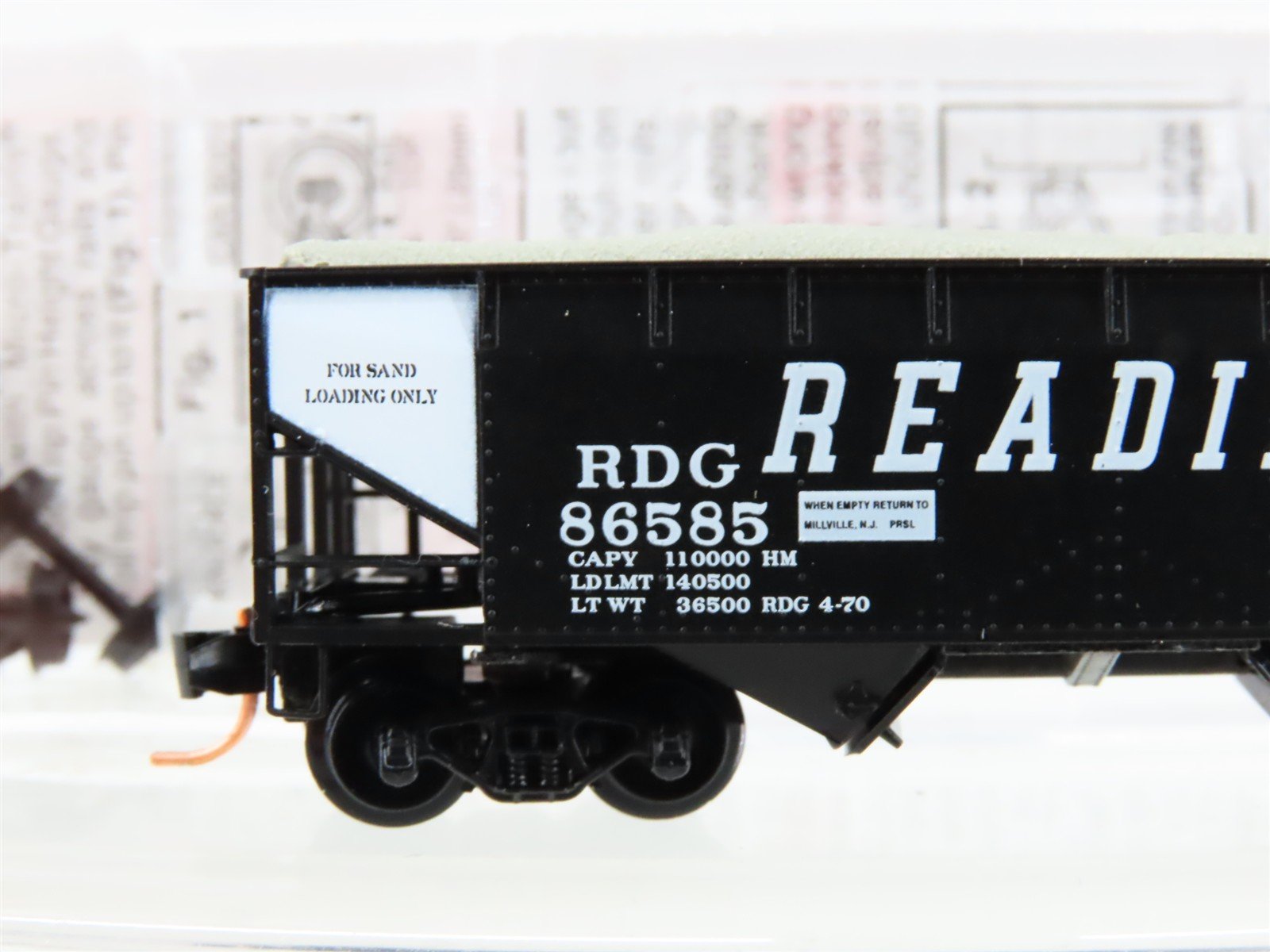 N Scale Micro-Trains MTL 55490 RDG Reading 2-Bay Hopper #86585 w/ Load