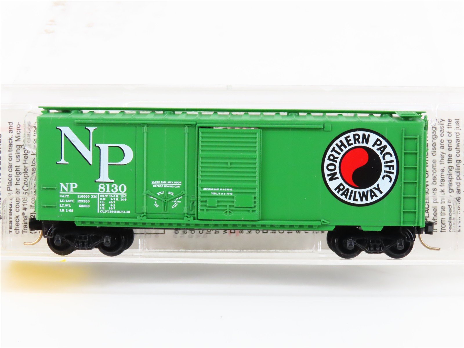 N Micro-Trains MTL 22090 NP Northern Pacific 40' Plug & Sliding Door Boxcar 8130
