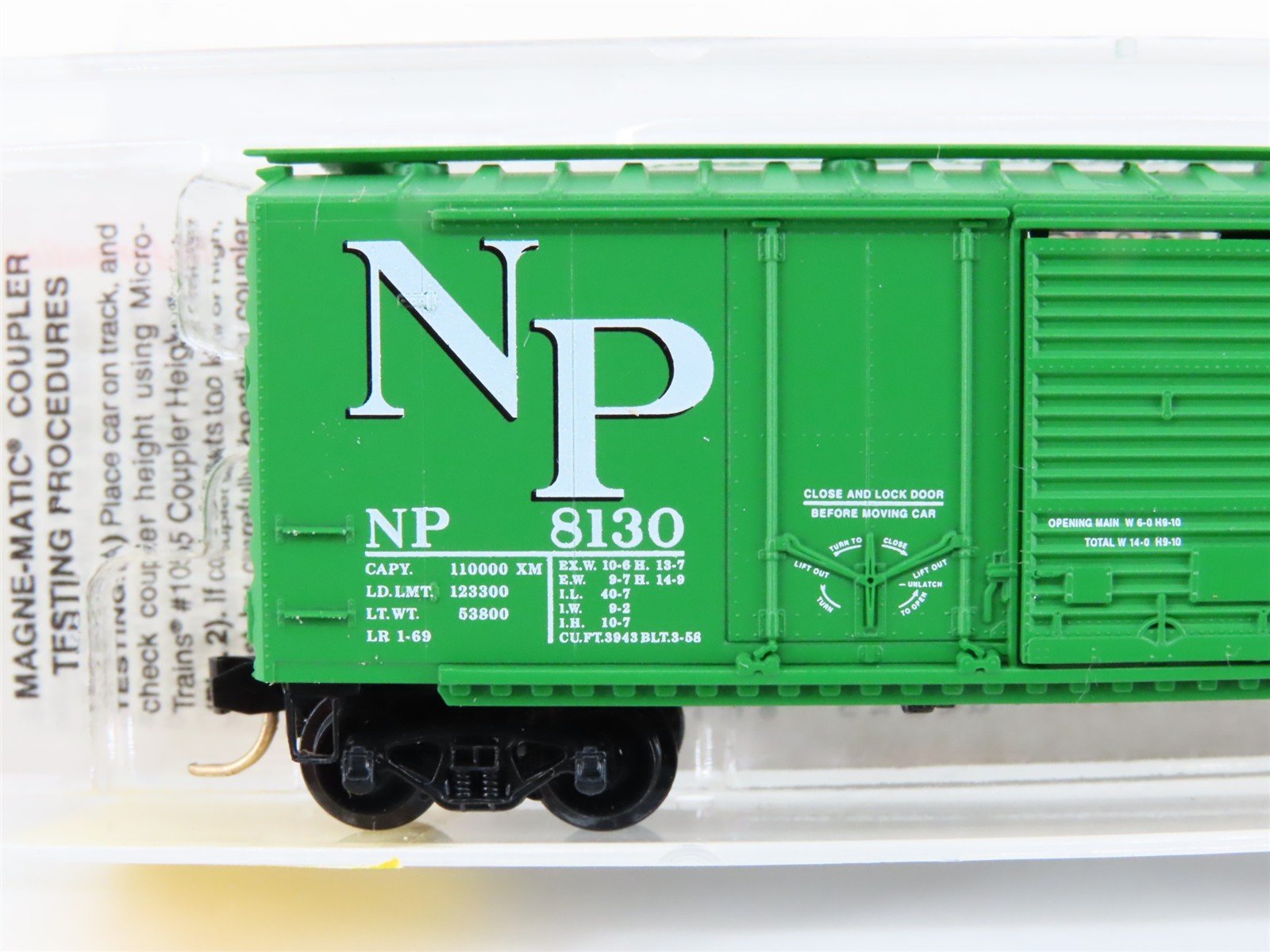 N Micro-Trains MTL 22090 NP Northern Pacific 40' Plug & Sliding Door Boxcar 8130