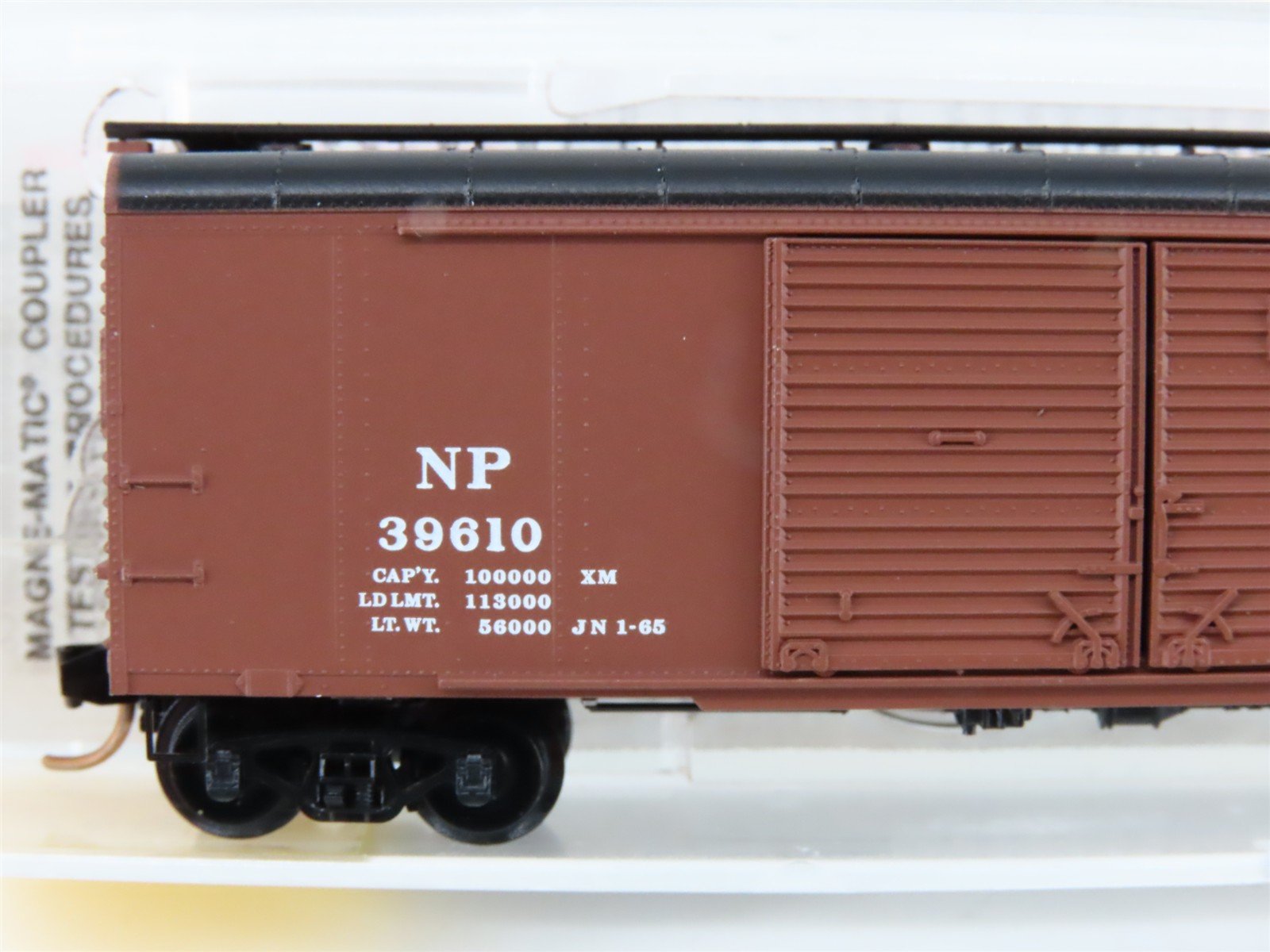 N Scale Micro-Trains MTL 79020 NP Northern Pacific 50' Wagon Top Box Car #39610