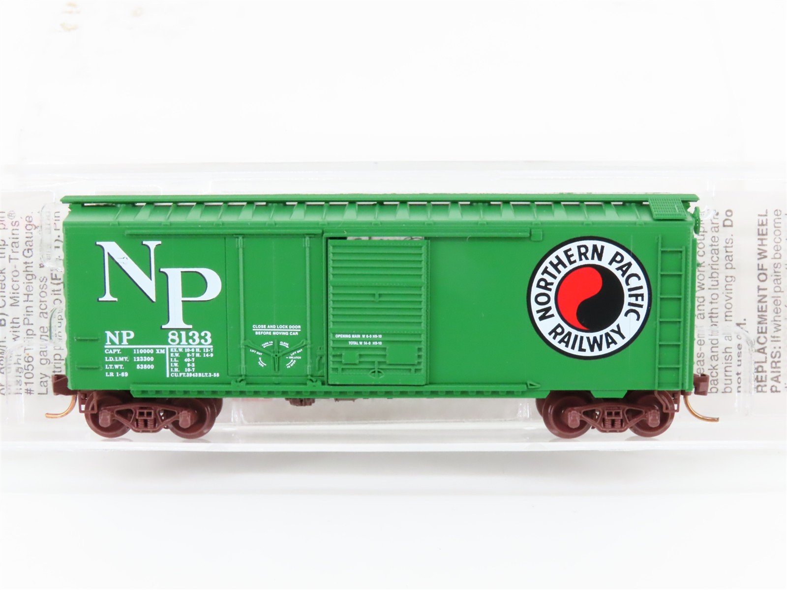 N Scale Micro-Trains MTL 22090 NP Northern Pacific 40' Box Car #8133