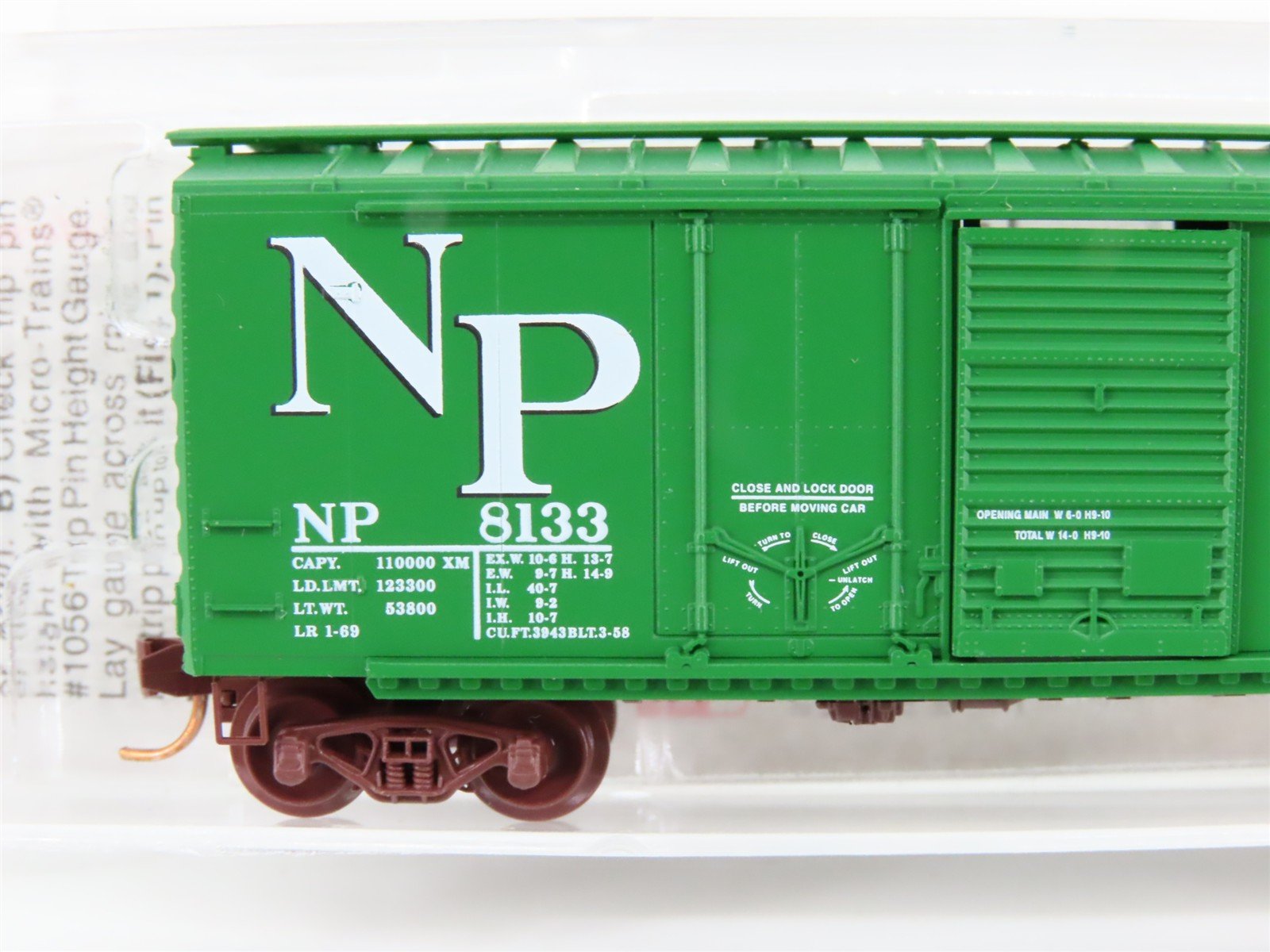 N Scale Micro-Trains MTL 22090 NP Northern Pacific 40' Box Car #8133