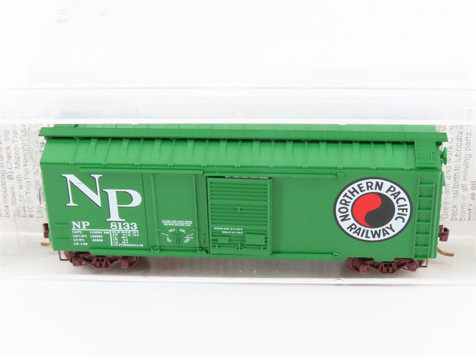 N Scale Micro-Trains MTL 22090 NP Northern Pacific 40' Box Car #8133