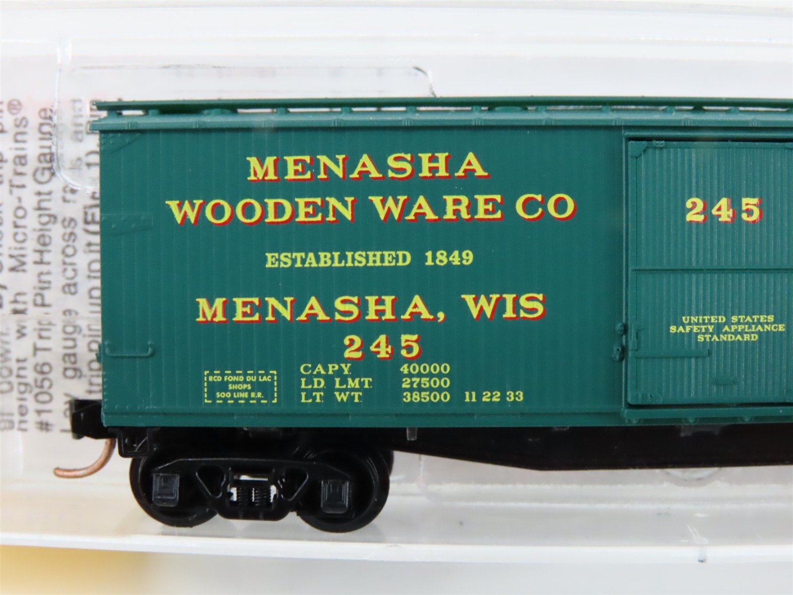 N Scale Micro-Trains MTL 39200 Menasha Wooden Ware Co. 40' Box Car #245