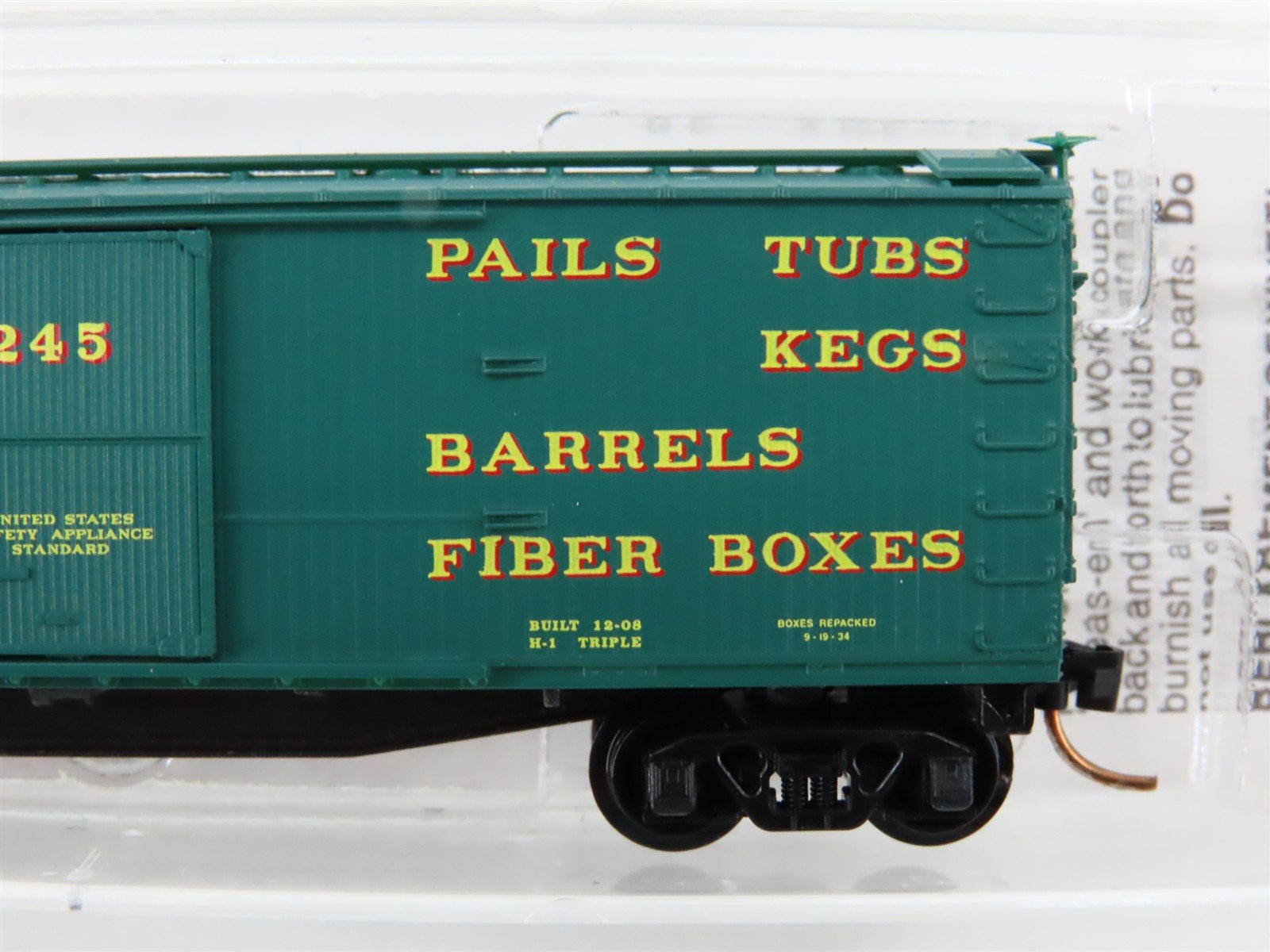 N Scale Micro-Trains MTL 39200 Menasha Wooden Ware Co. 40' Box Car #245