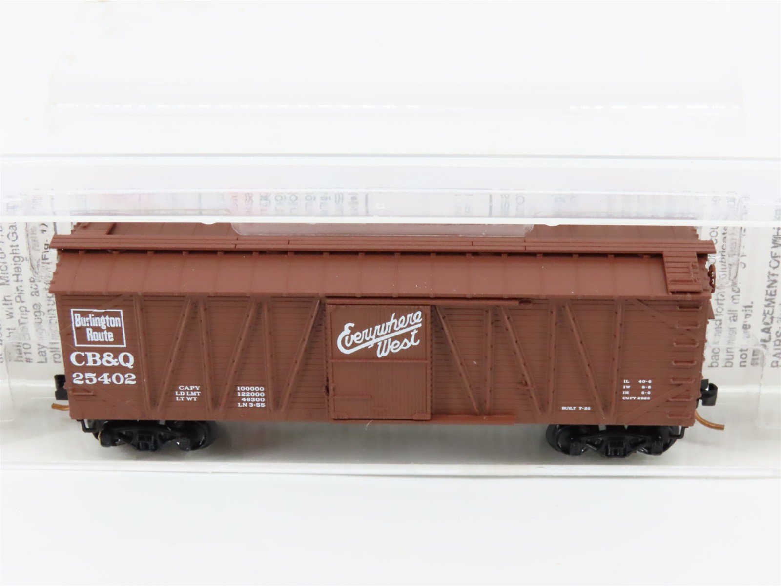 N Scale Micro-Trains MTL 28150 CB&Q Burlington Route 40' Box Car #25402