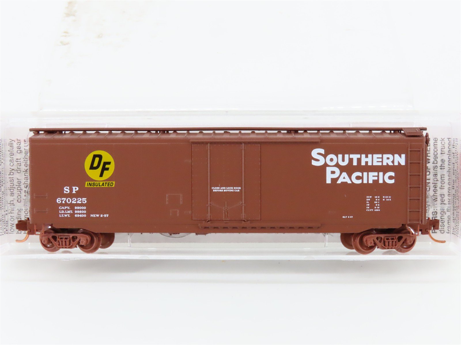 N Scale Micro-Trains MTL 32380 SP Southern Pacific 50' Plug Door Box Car #670225