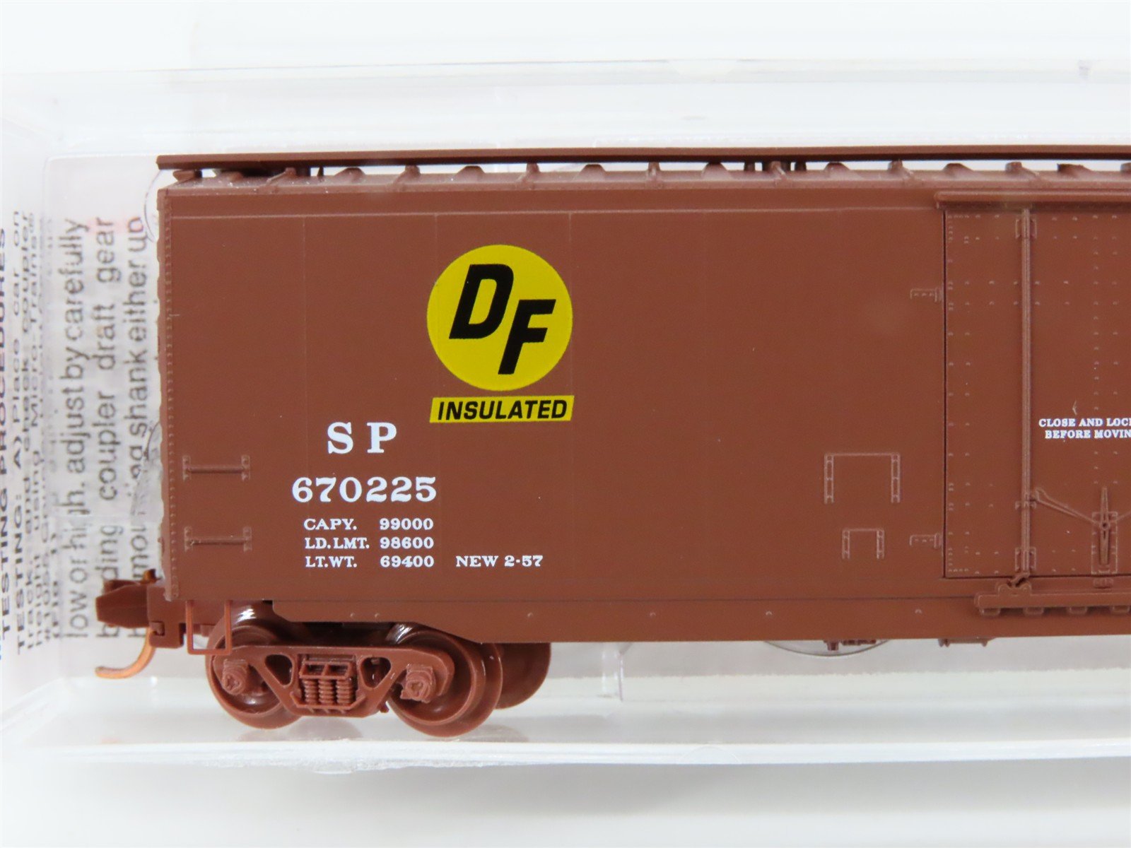 N Scale Micro-Trains MTL 32380 SP Southern Pacific 50' Plug Door Box Car #670225